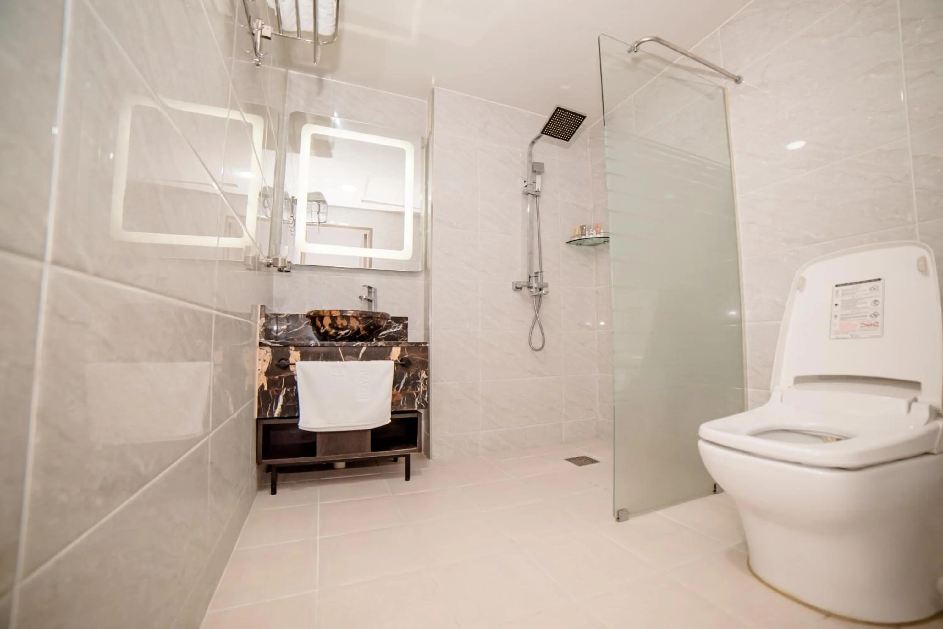 Toilet in Embledon Hotel