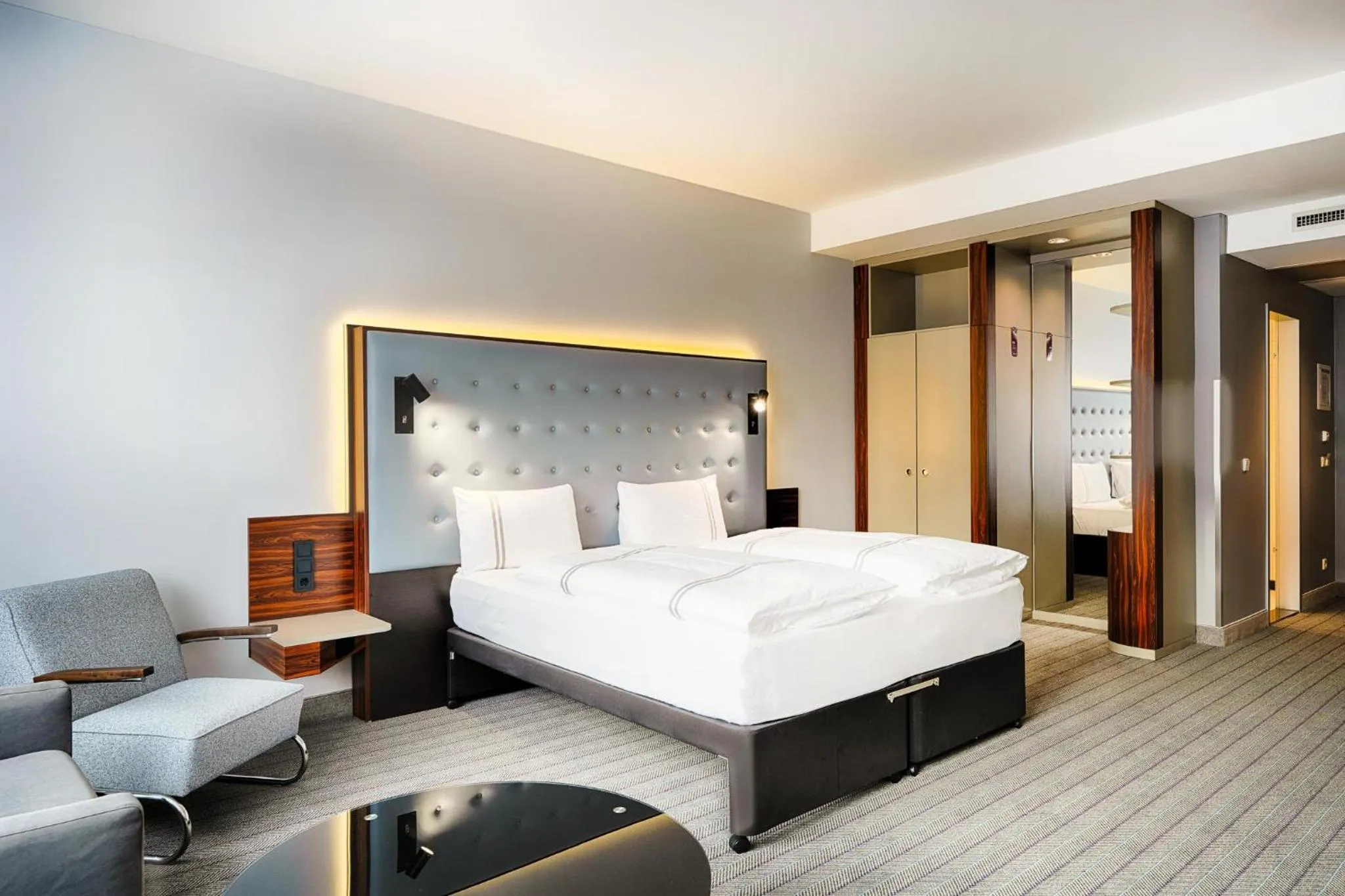 Bedroom, Bed in Premier Inn Köln City Mediapark