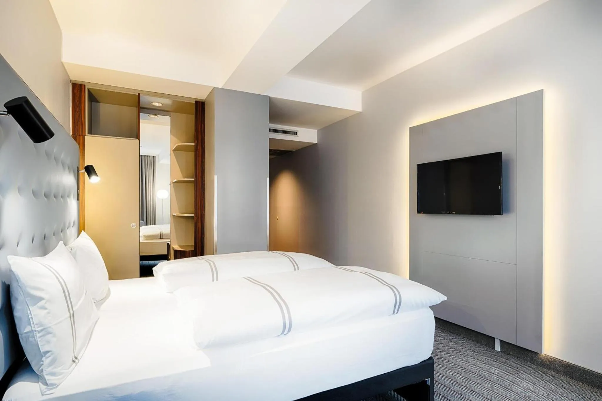 Bedroom, Bed in Premier Inn Köln City Mediapark