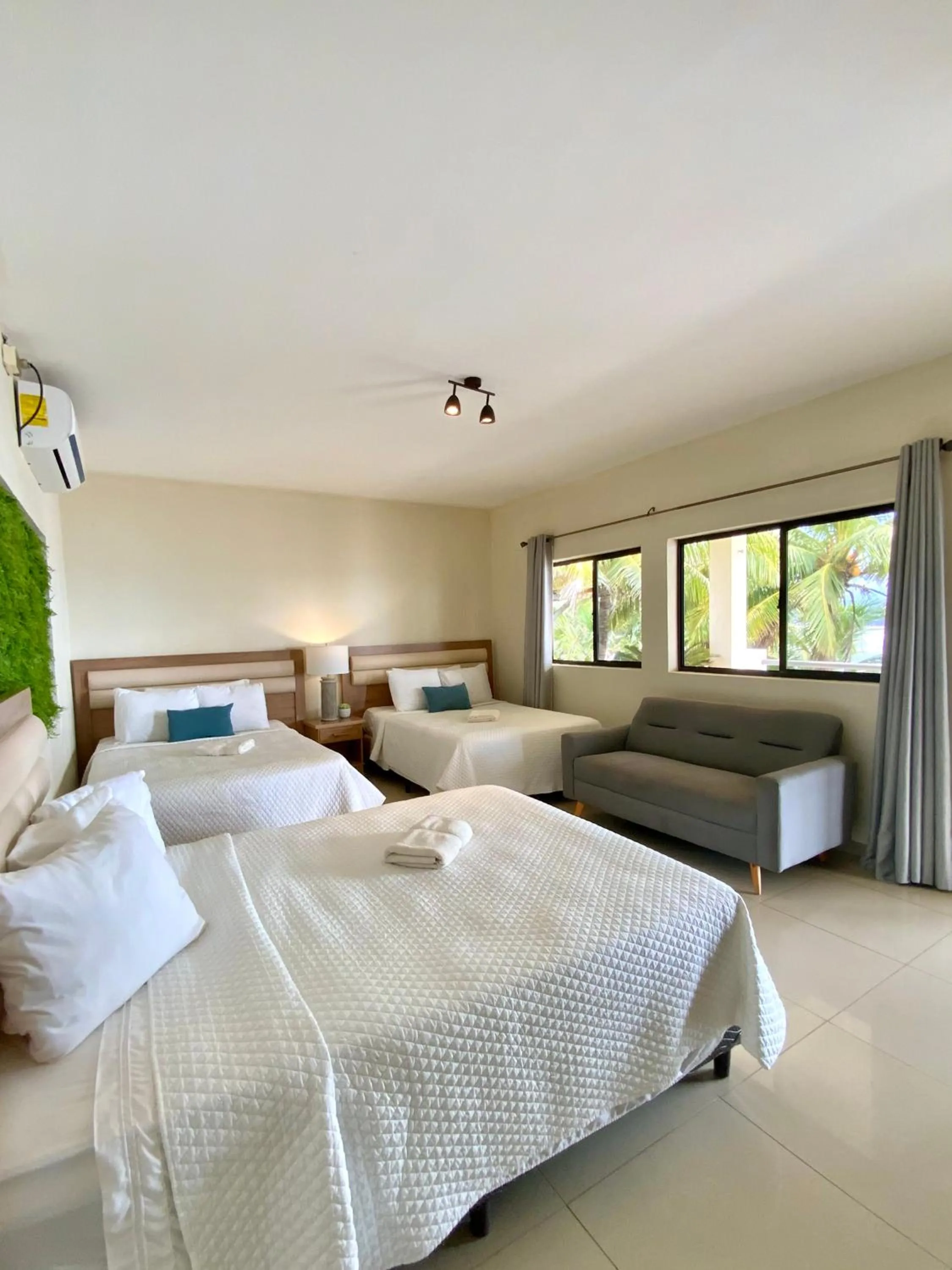 Bed in Paradise Surf Hotel