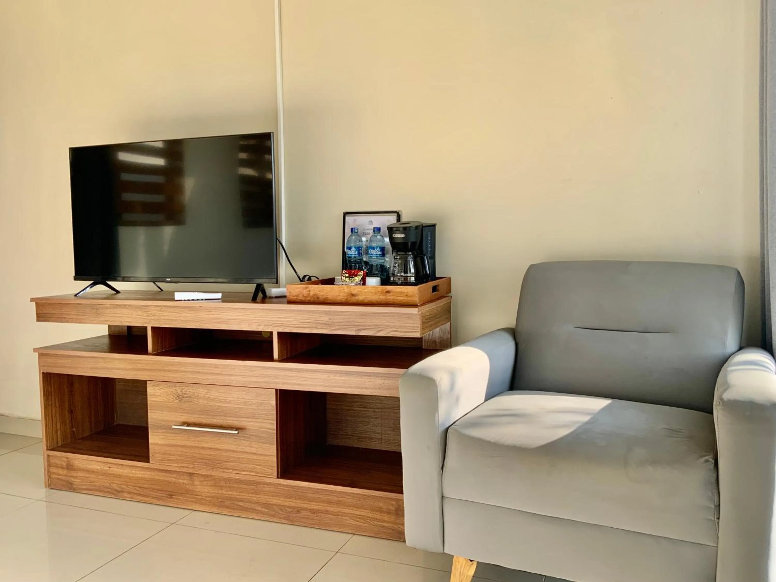 TV and multimedia in Paradise Surf Hotel