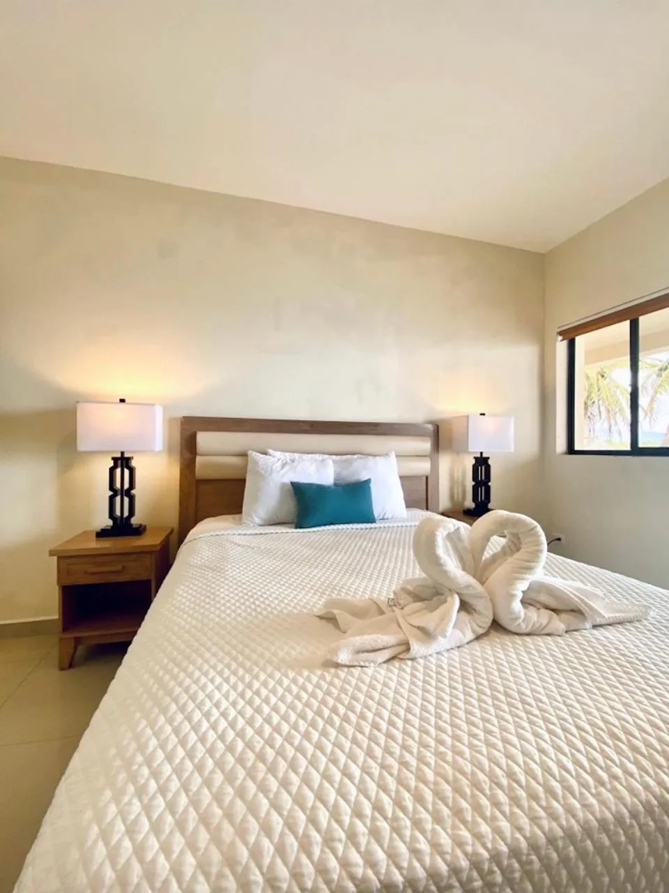 Bed in Paradise Surf Hotel