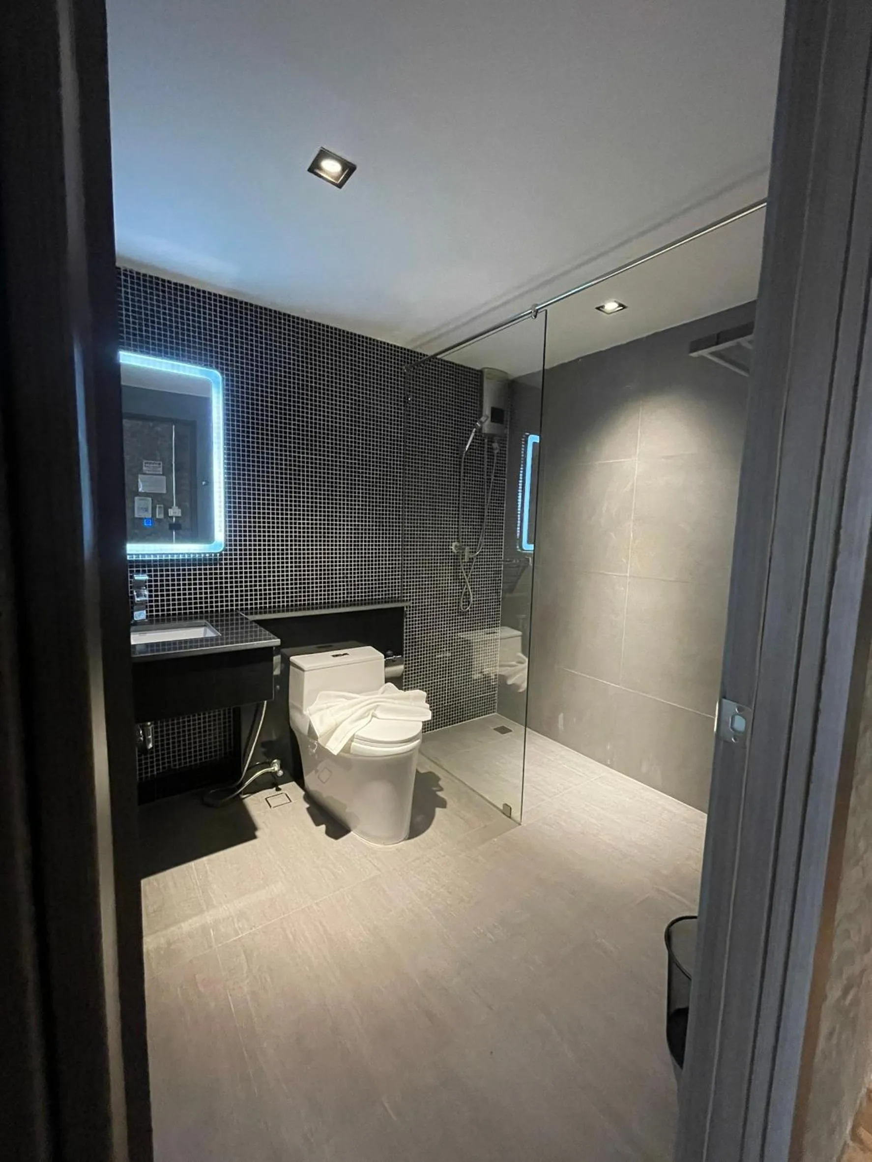 Bathroom in Loft122 Hotel