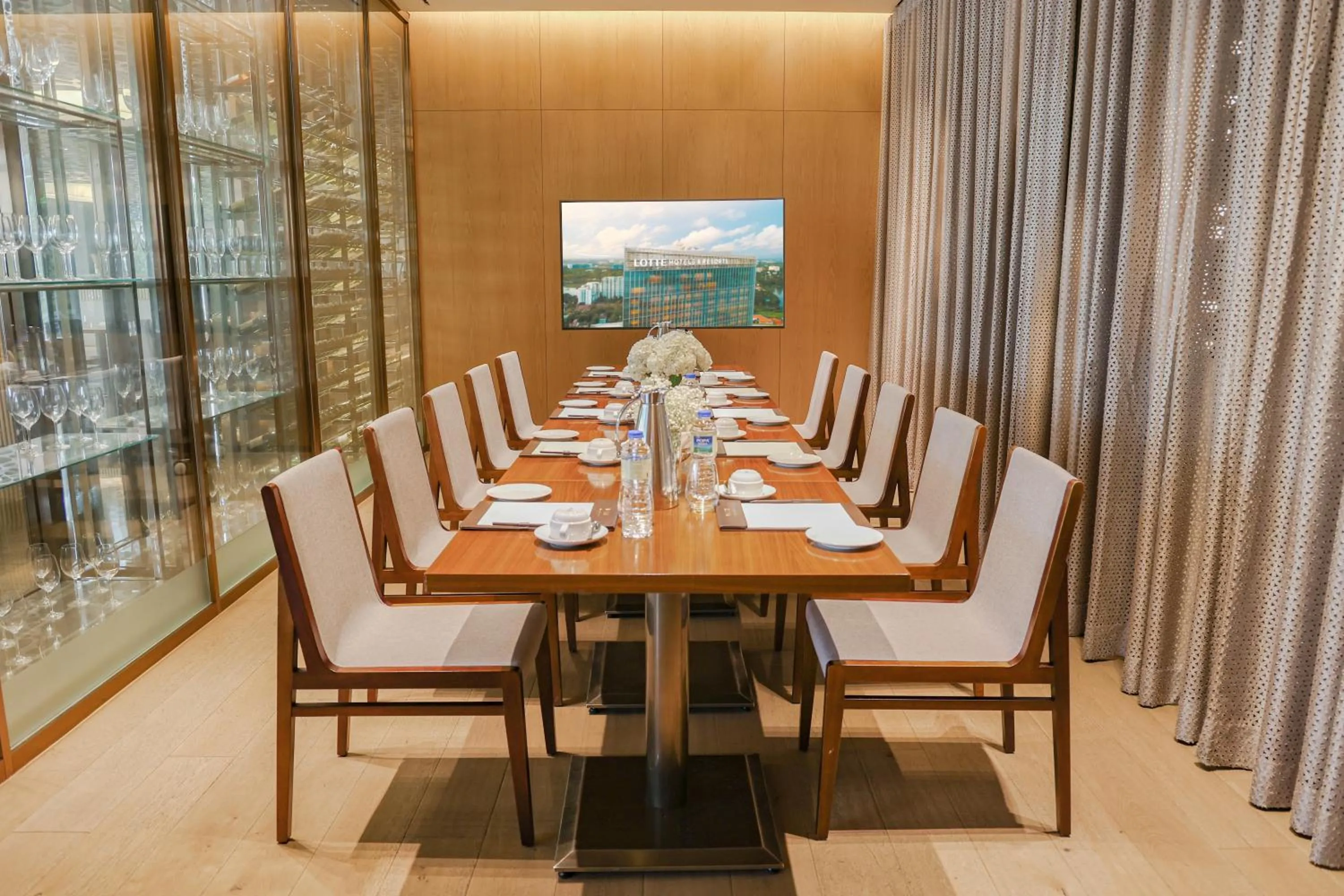 Restaurant/places to eat in LOTTE Hotel Serviced Apartment