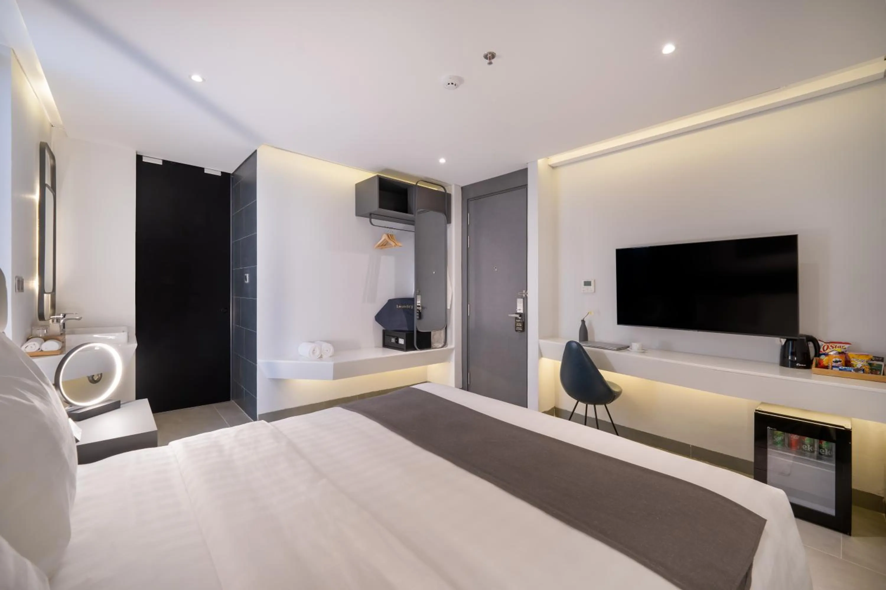 Standard Double Room No Window in LEGEND Boutique Hotel