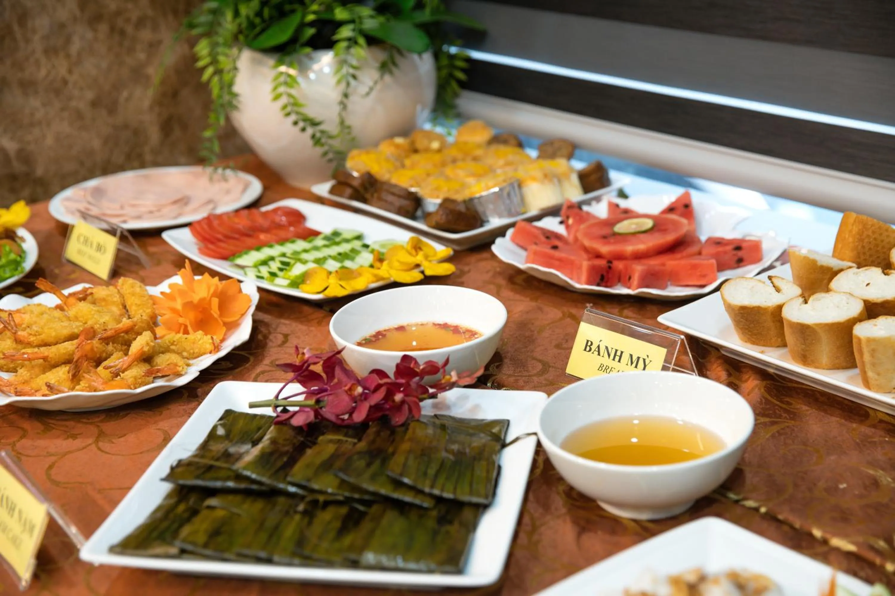 Food and drinks in Tan Phuong Nam Hotel & Apartment