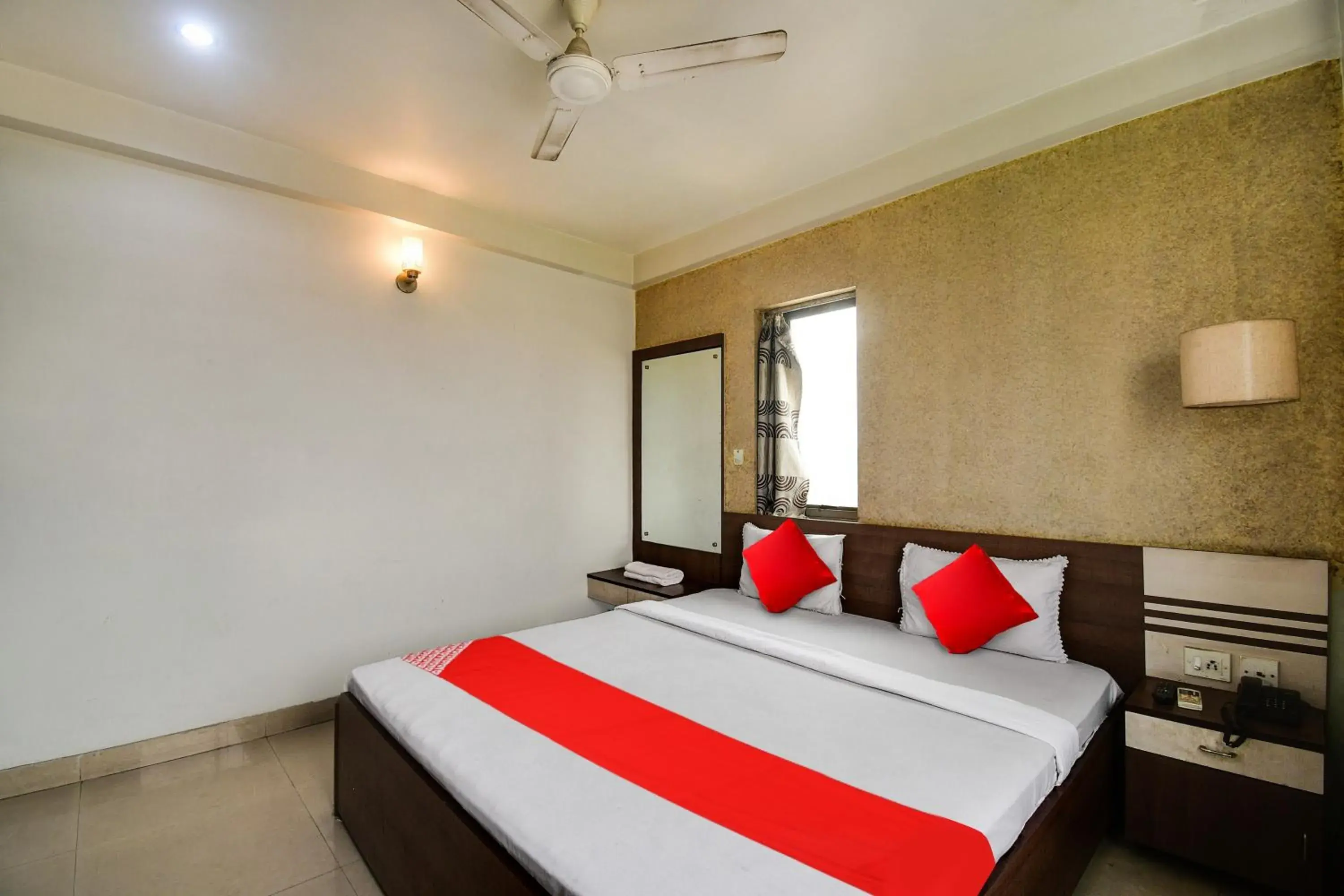 Bedroom, Bed in Hotel O New Tulip Santragachi Junction Bedroom, Bed in Hotel O New Tulip Santragachi Junction