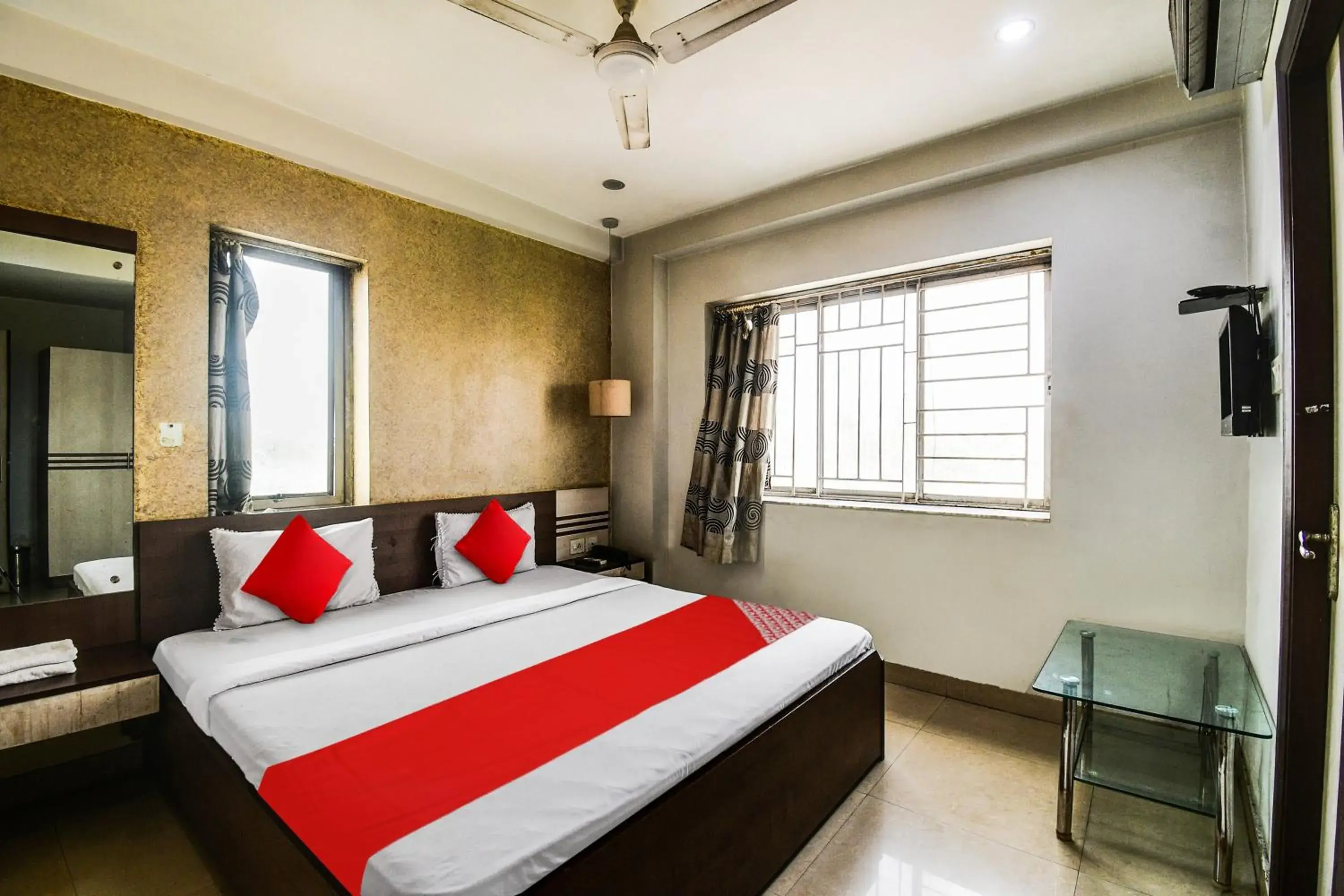 Facade/entrance, Bed in Hotel O New Tulip Santragachi Junction Facade/entrance, Bed in Hotel O New Tulip Santragachi Junction