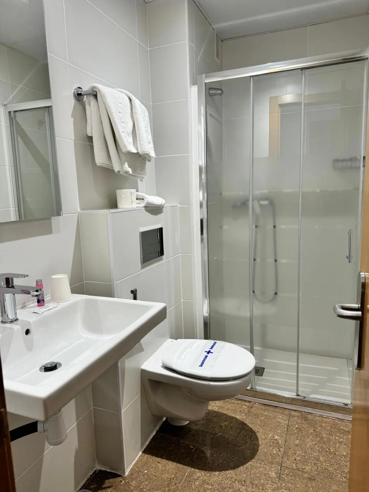 Shower in HOTEL MORELL