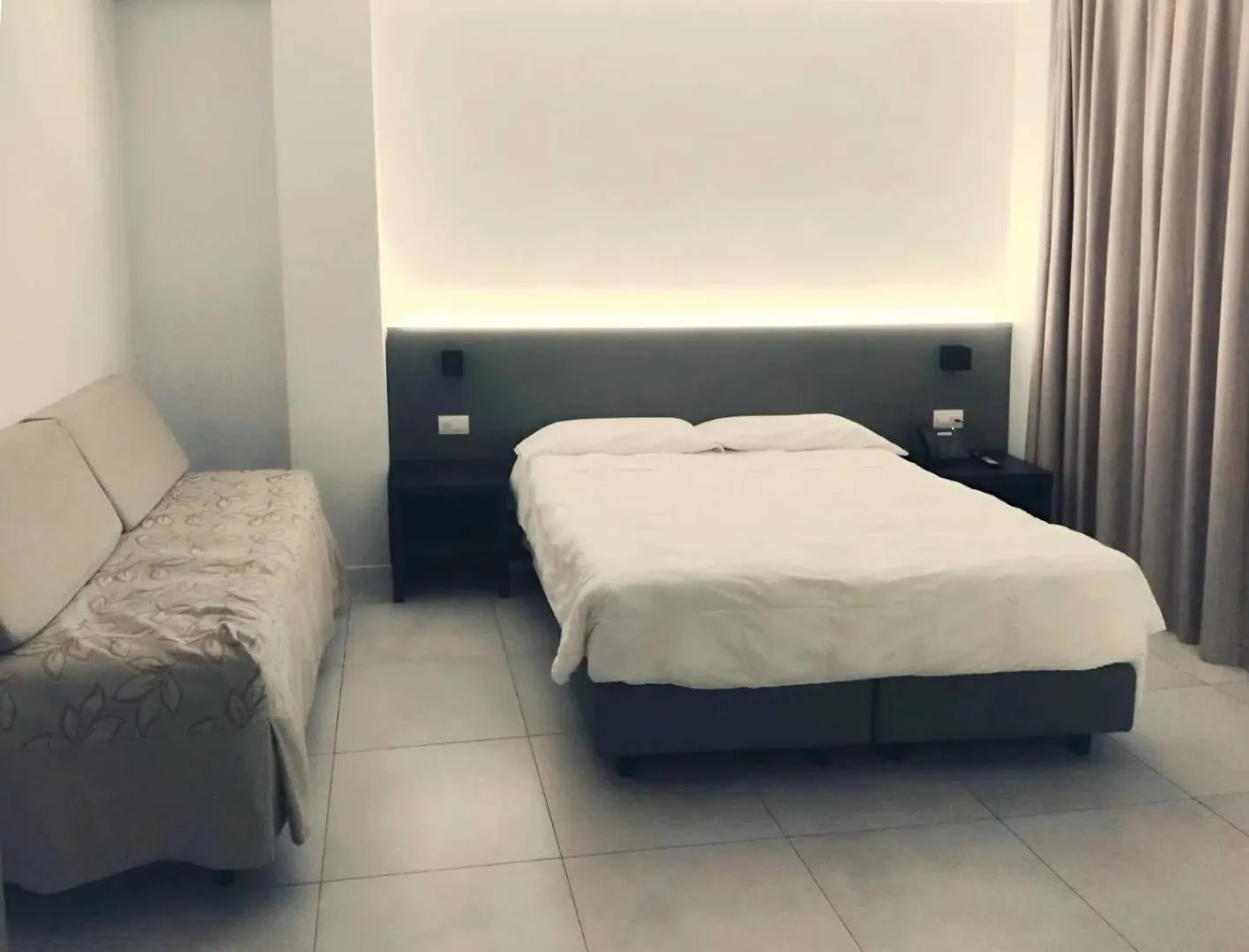 Bed in Venice Terminal Apartments & Suites