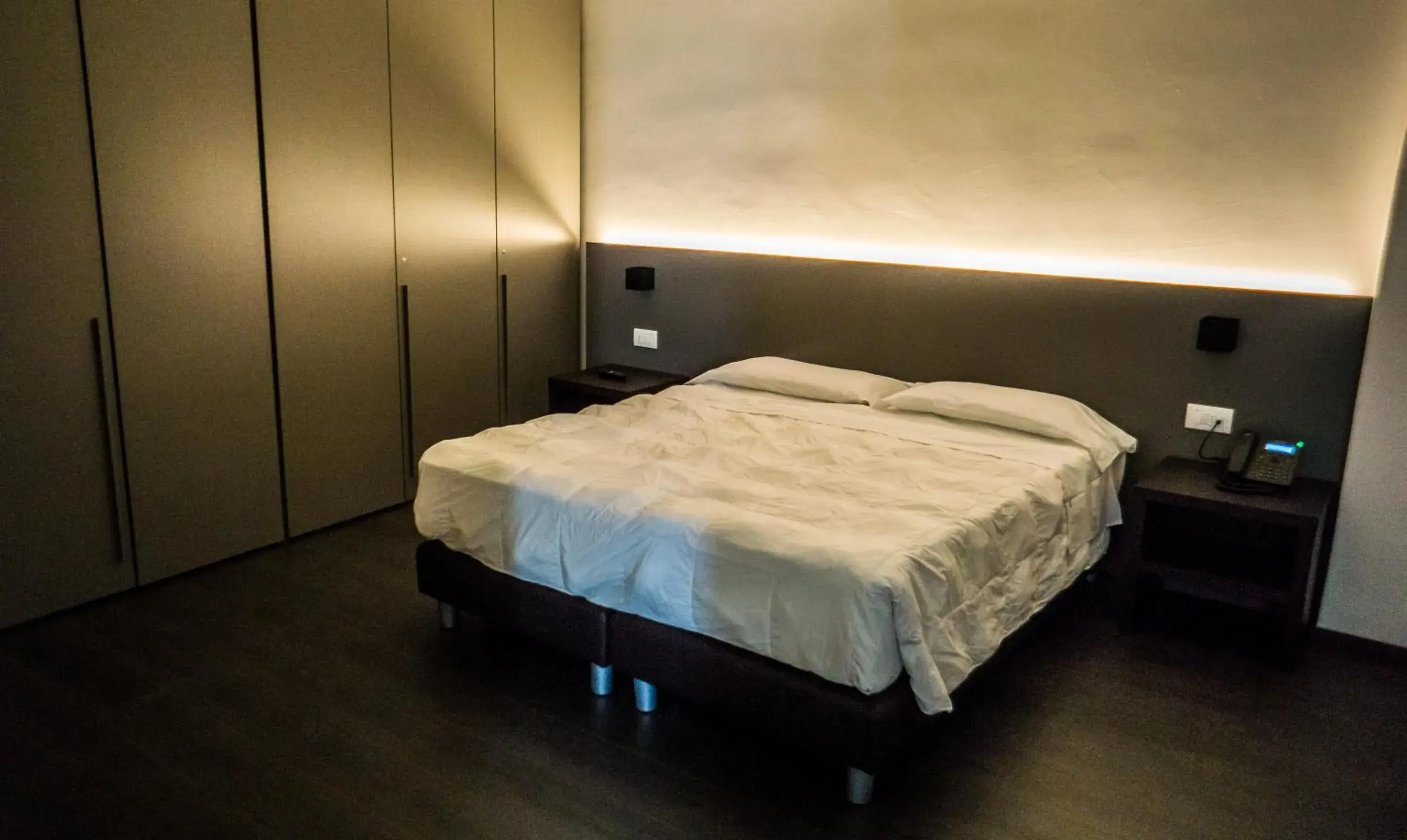 Property building, Bed in Venice Terminal Apartments & Suites Property building, Bed in Venice Terminal Apartments & Suites