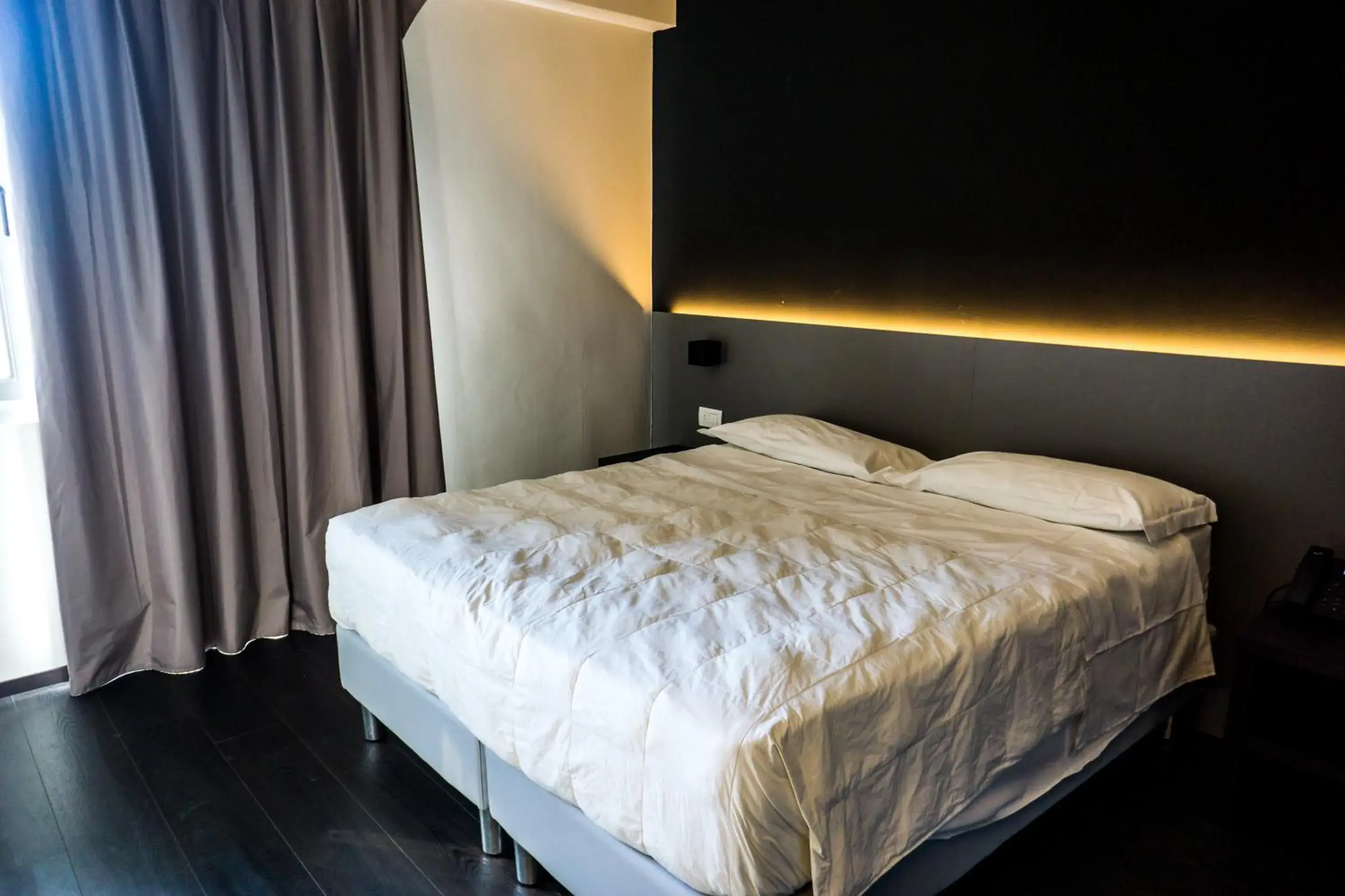 Property building, Bed in Venice Terminal Apartments & Suites Property building, Bed in Venice Terminal Apartments & Suites