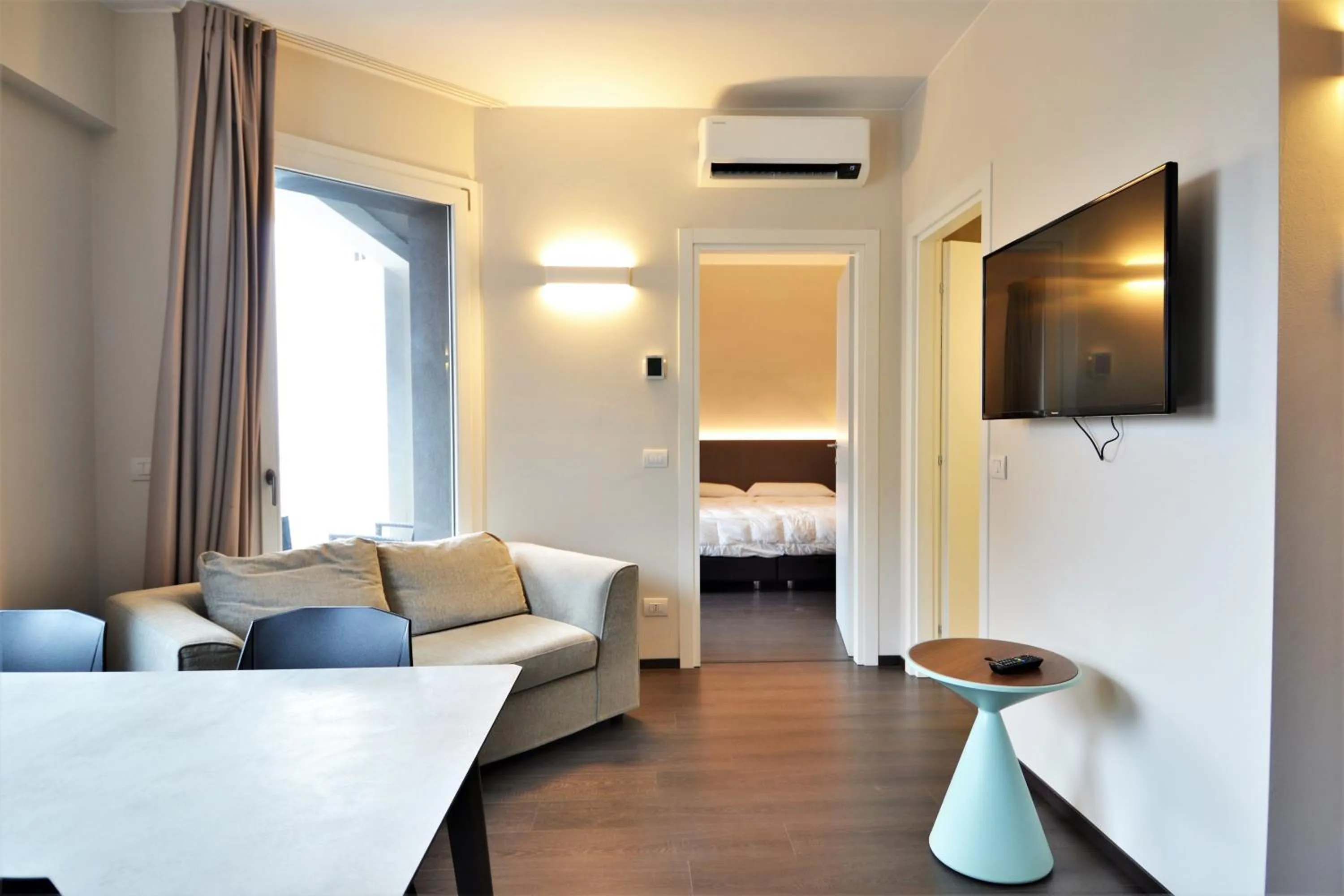 Bed in Venice Terminal Apartments & Suites