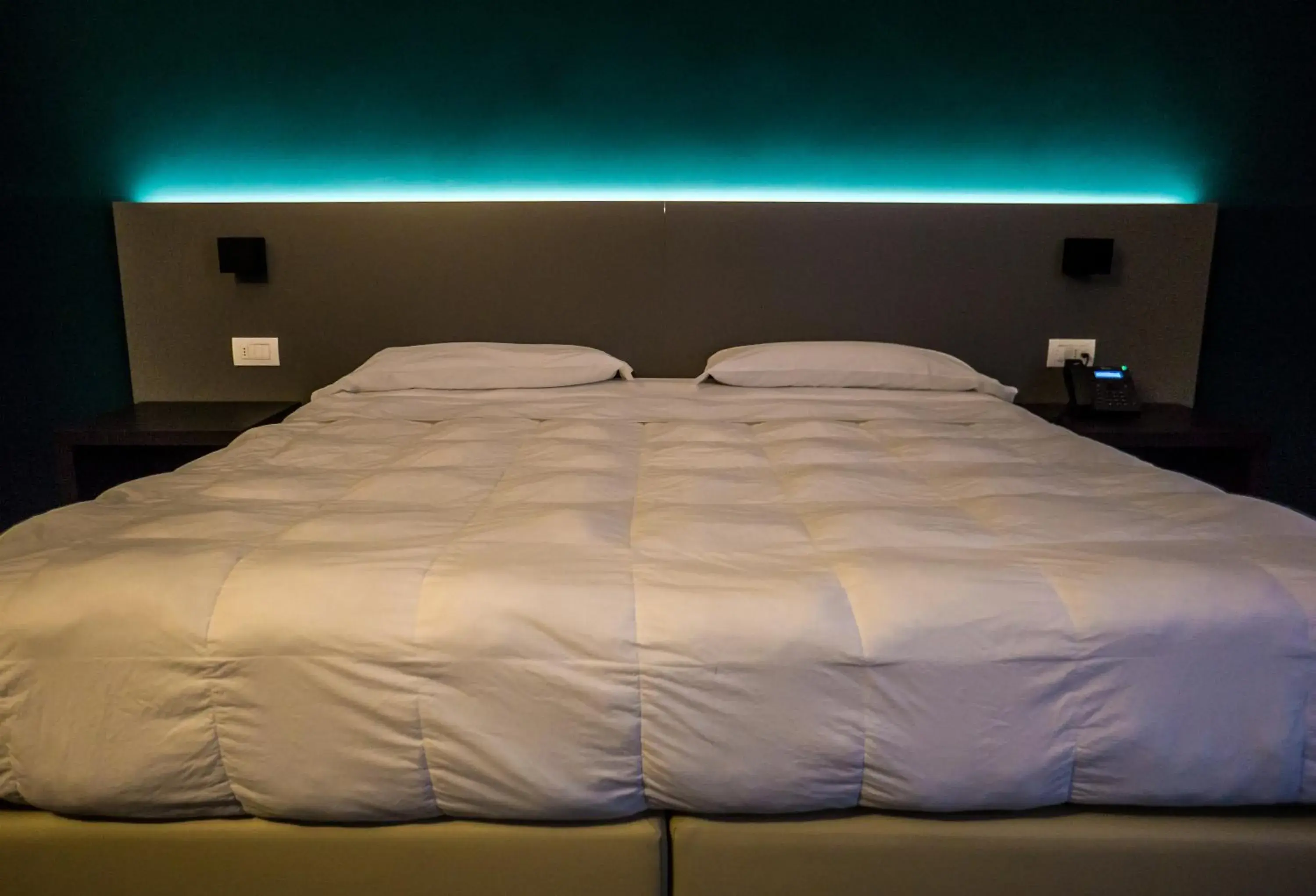 Property building, Bed in Venice Terminal Apartments & Suites Property building, Bed in Venice Terminal Apartments & Suites