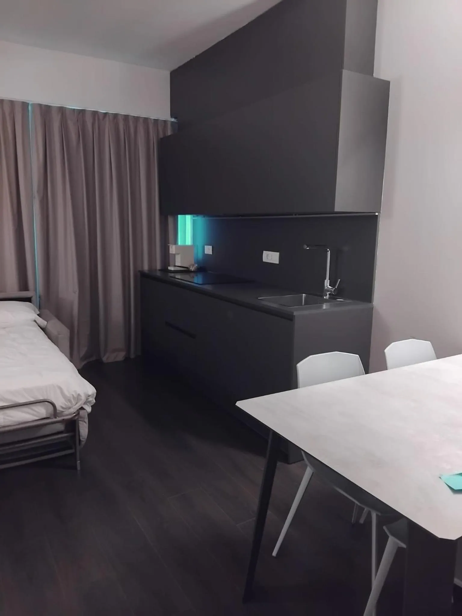 Bed in Venice Terminal Apartments & Suites