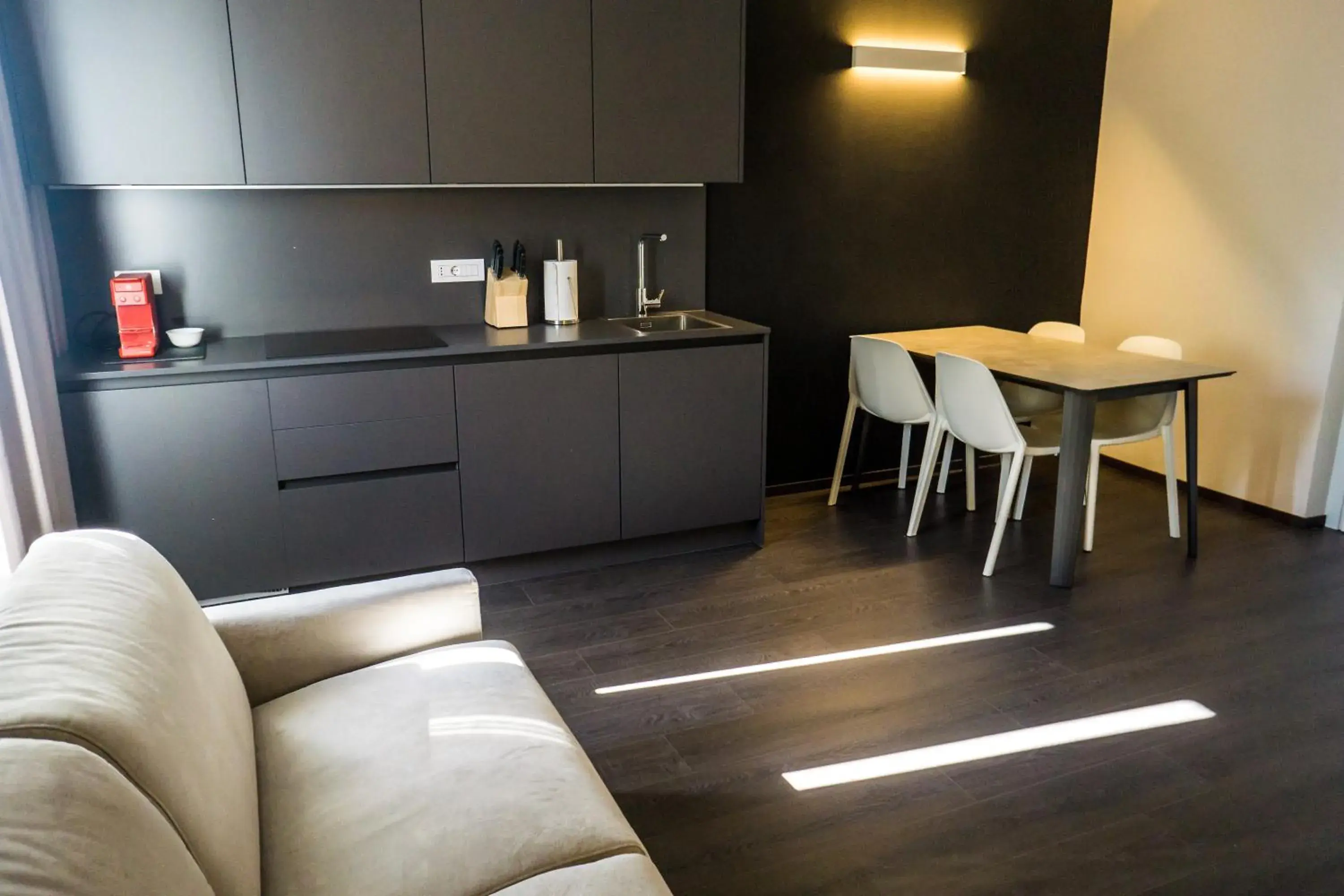 Property building in Venice Terminal Apartments & Suites Property building in Venice Terminal Apartments & Suites