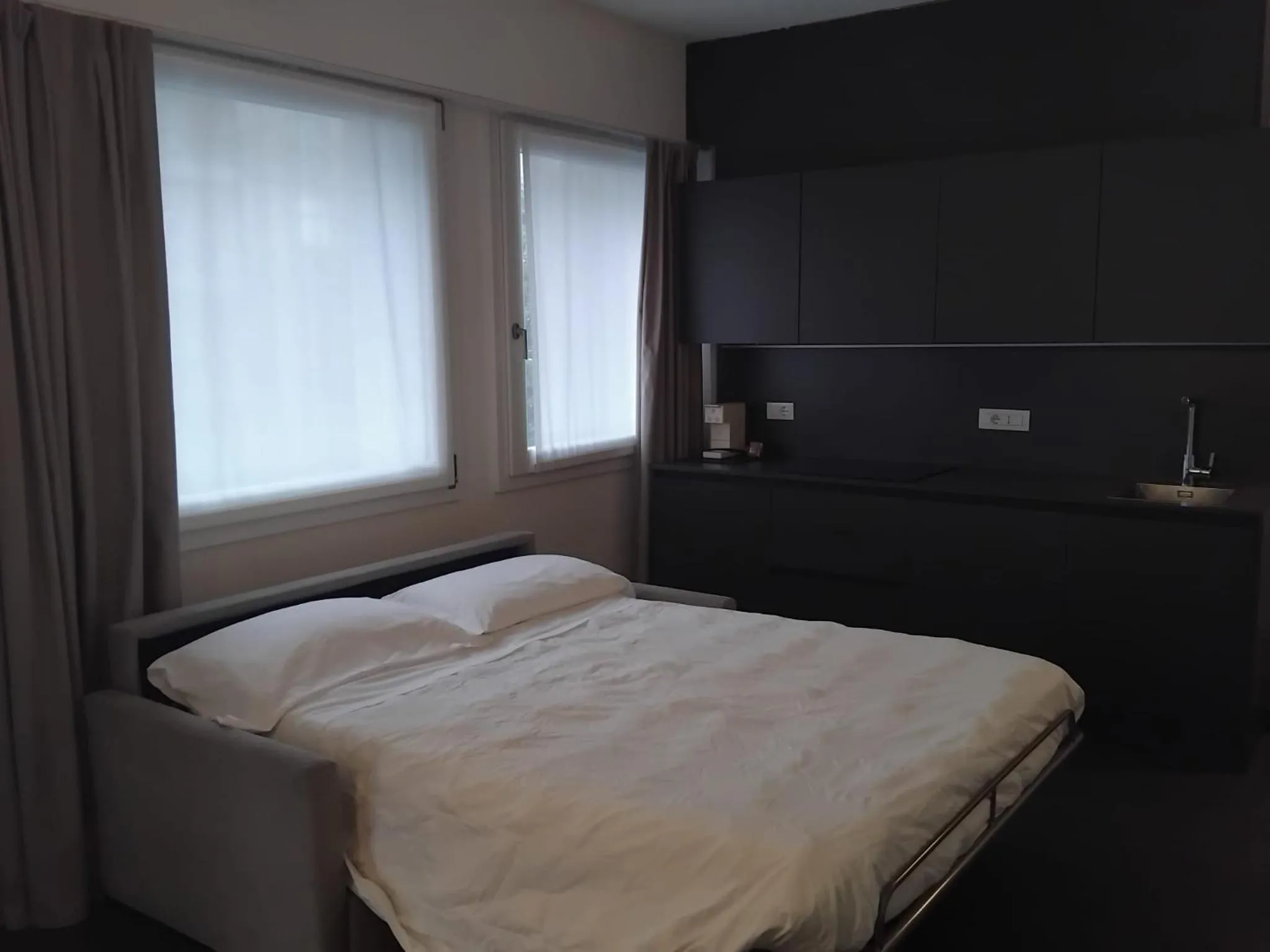 Bed in Venice Terminal Apartments & Suites