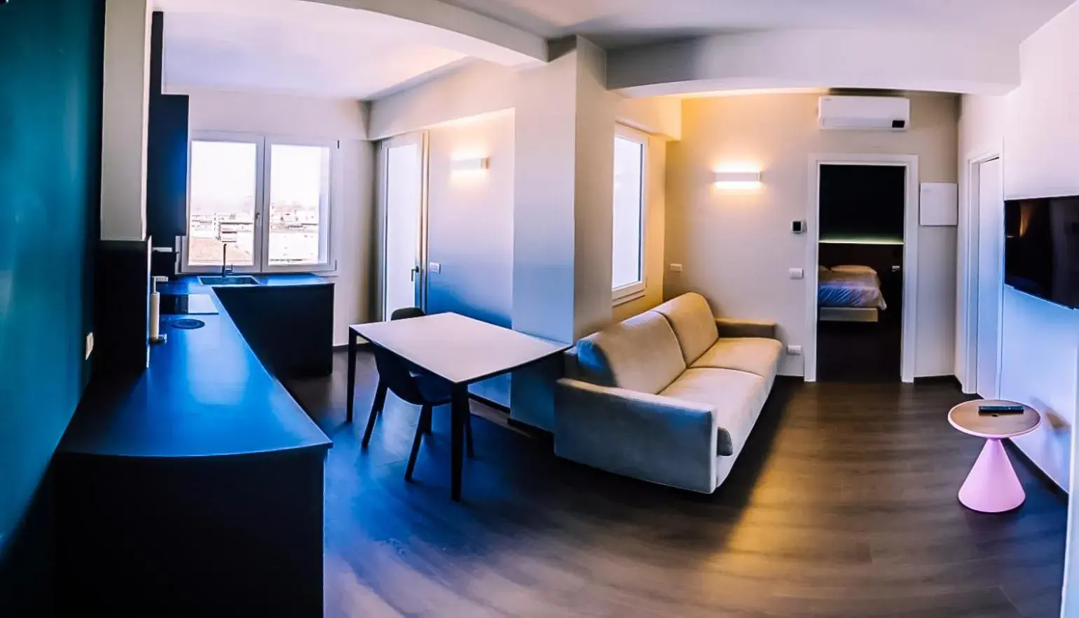 Bed in Venice Terminal Apartments & Suites Bed in Venice Terminal Apartments & Suites