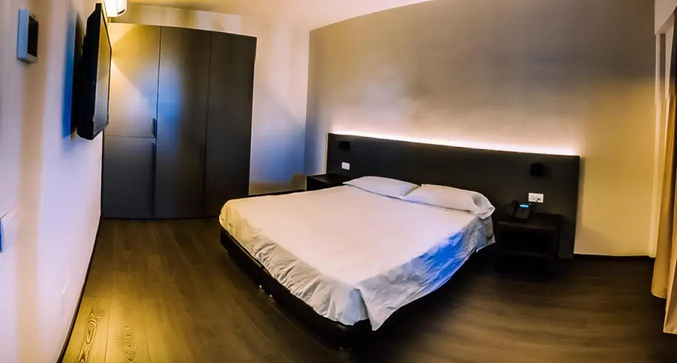 Photo of the whole room, Bed in Venice Terminal Apartments & Suites Photo of the whole room, Bed in Venice Terminal Apartments & Suites