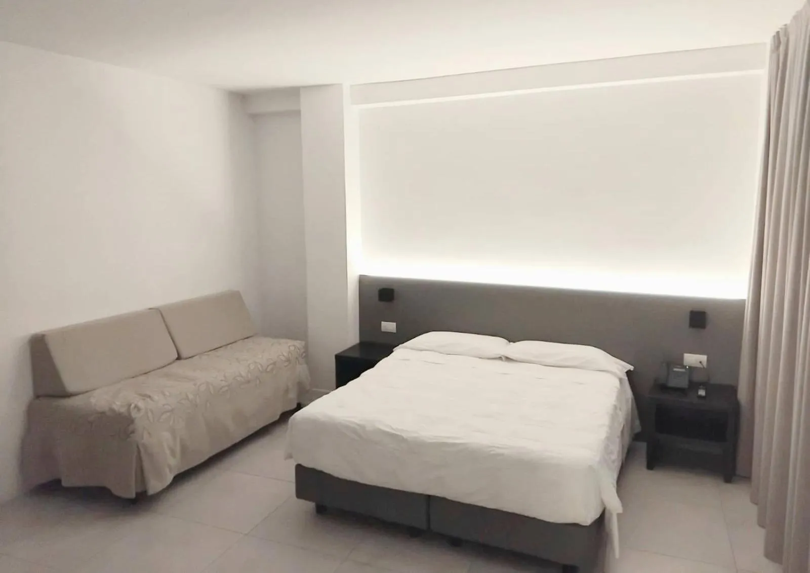 Bed in Venice Terminal Apartments & Suites