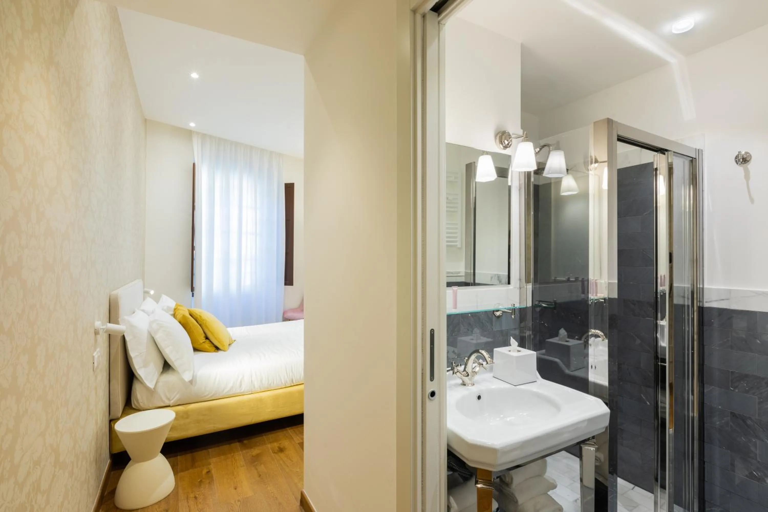 Bathroom, Bed in Amabilia Florence