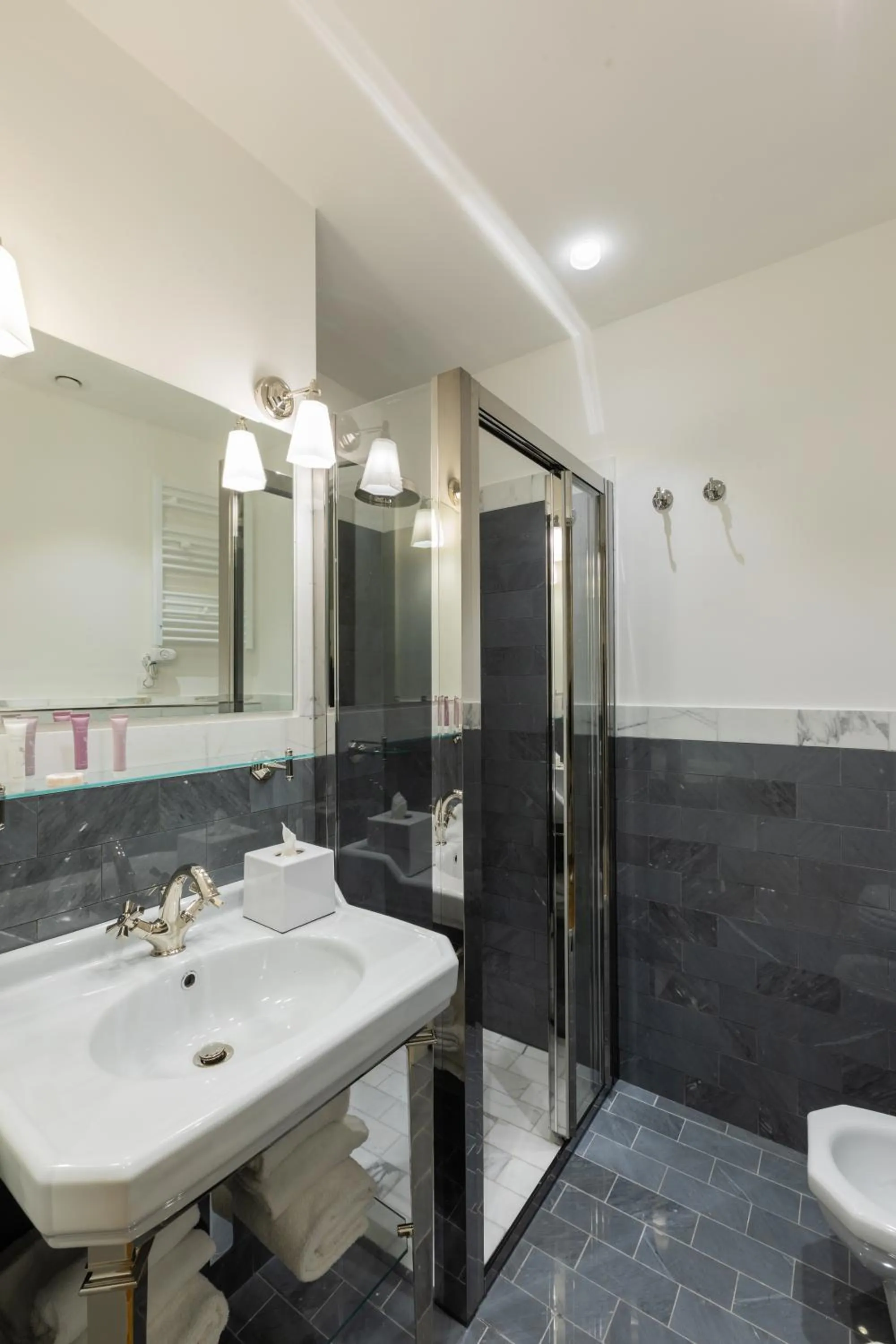 Bathroom in Amabilia Florence