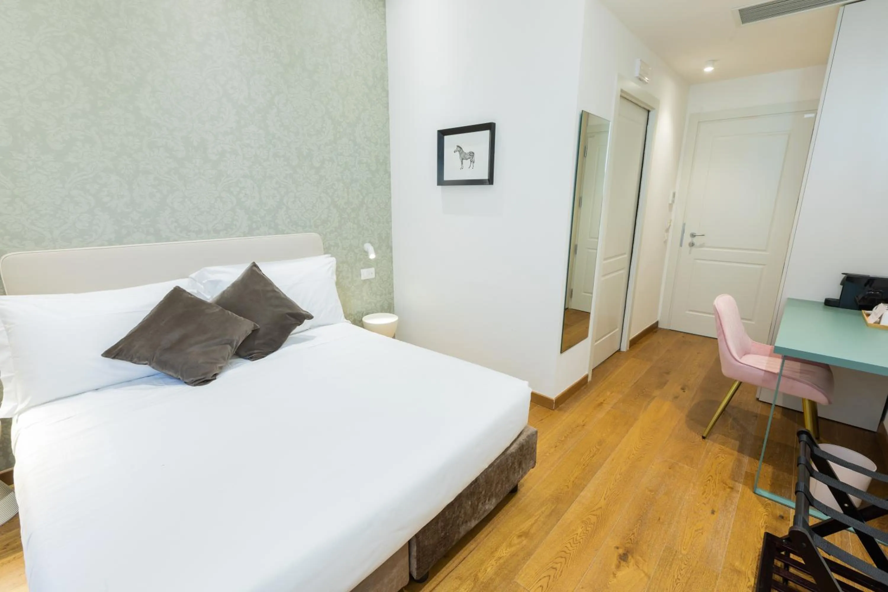 Photo of the whole room, Bed in Amabilia Florence