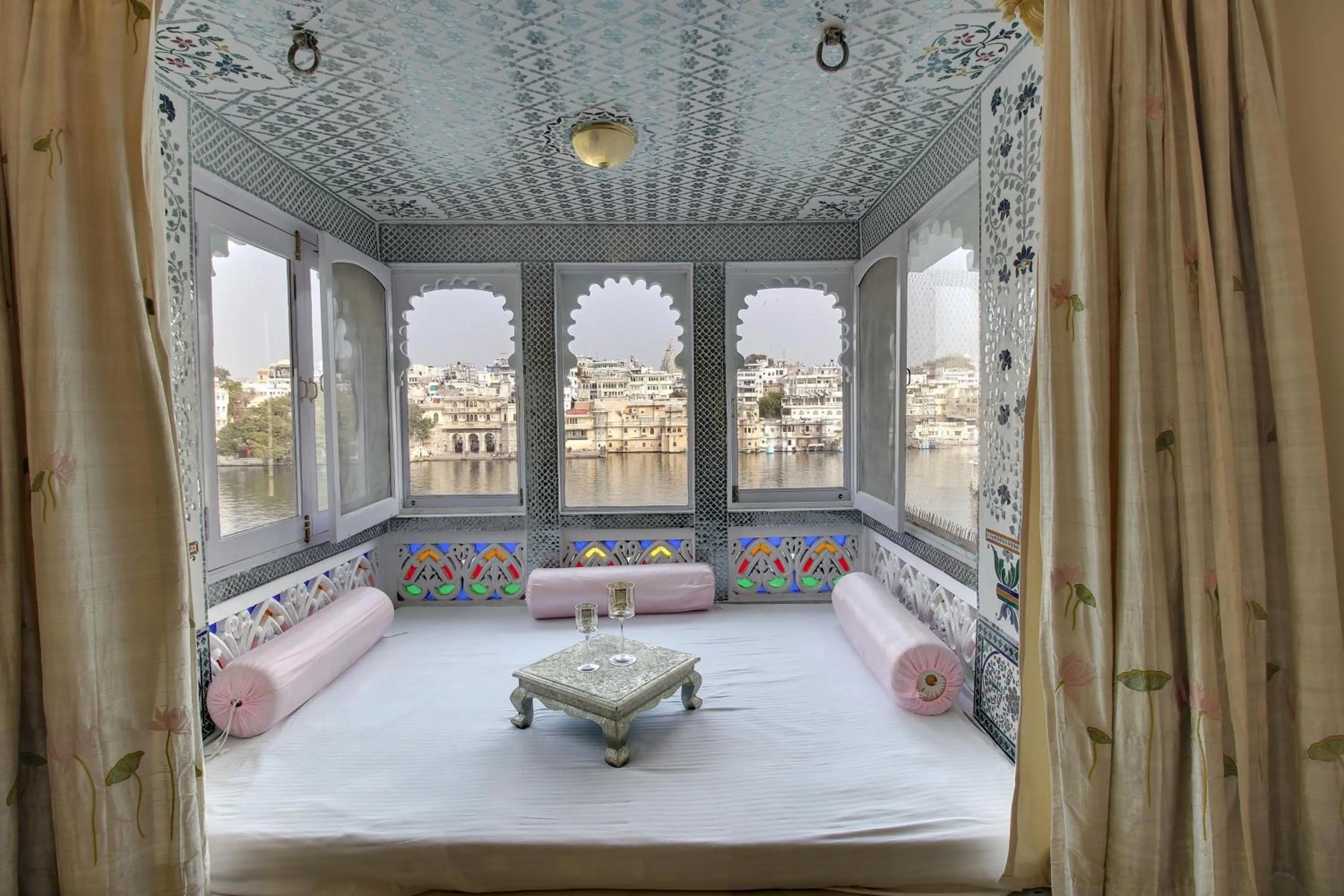 Balcony/Terrace, Bed in Lake Pichola Hotel