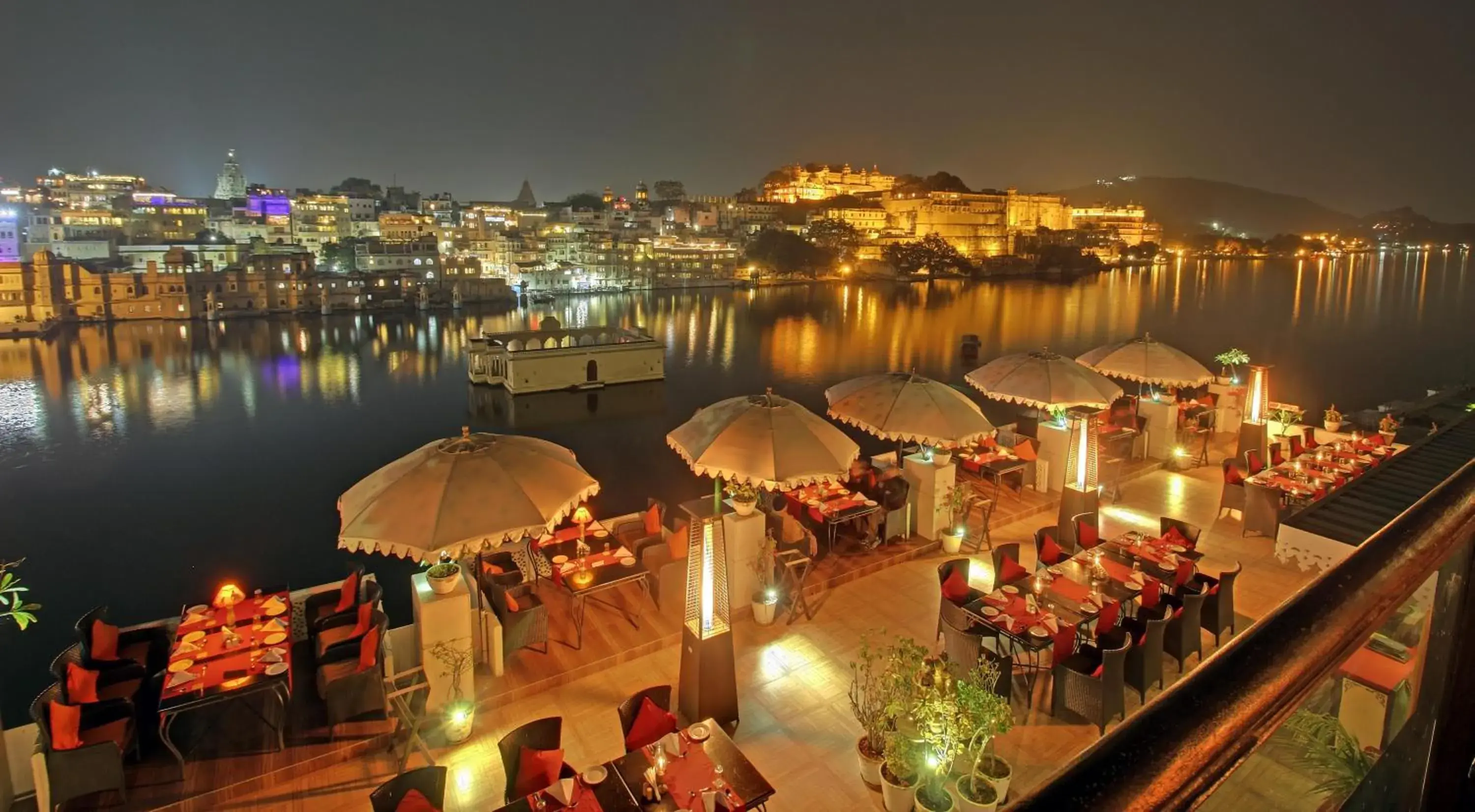 Restaurant/places to eat in Lake Pichola Hotel Restaurant/places to eat in Lake Pichola Hotel