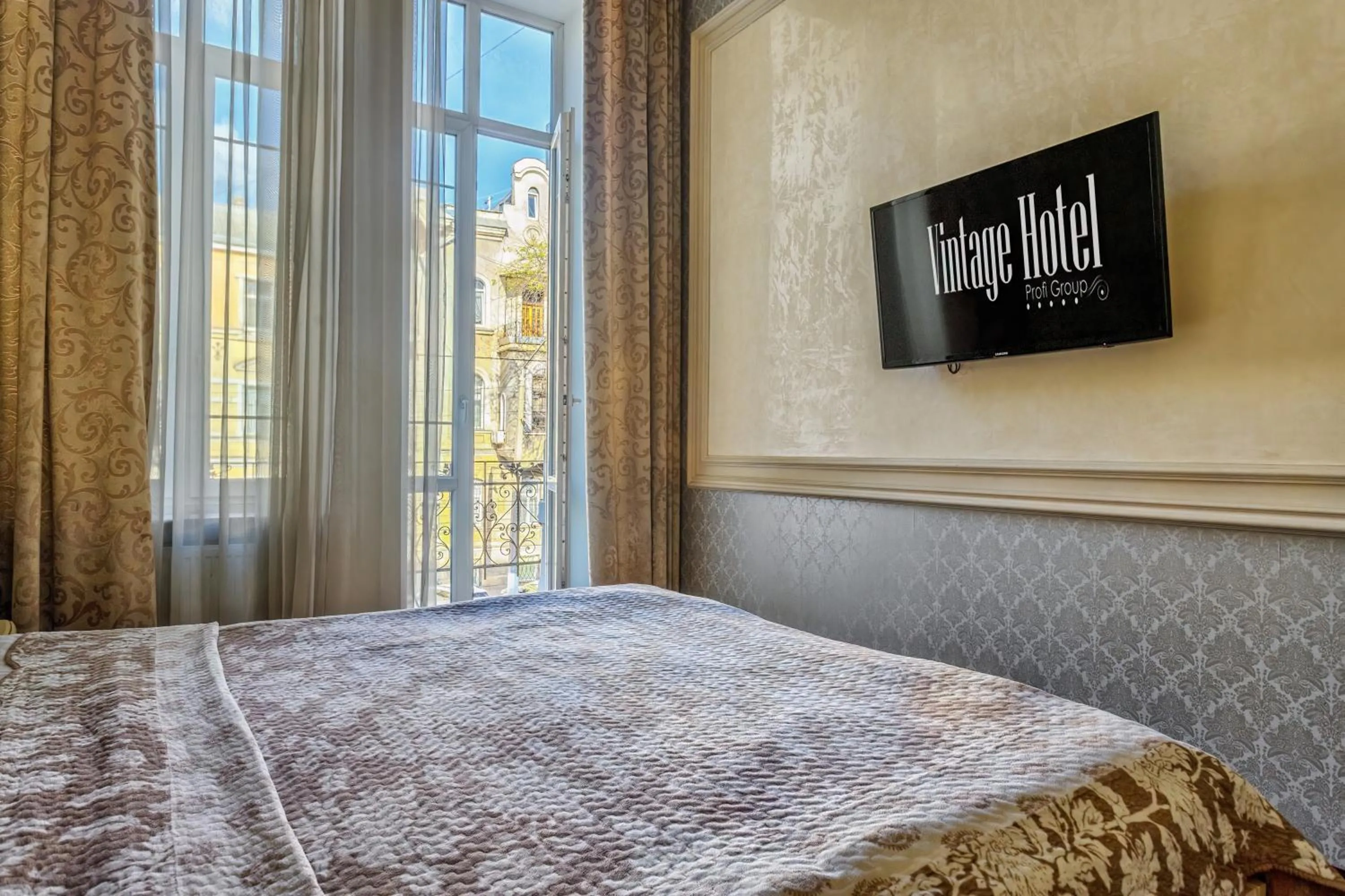 Vintage Art Hotel