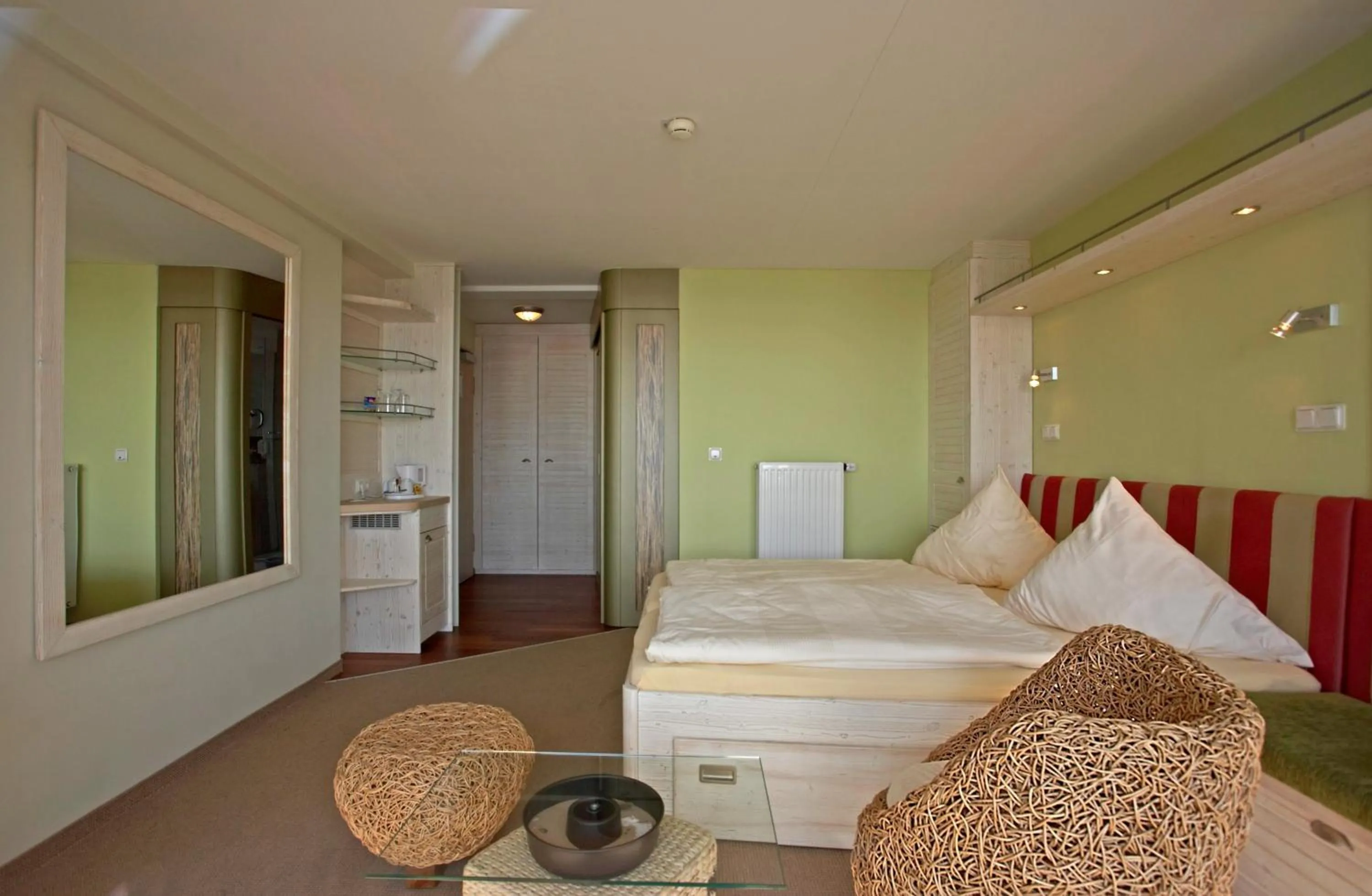 Photo of the whole room, Bed in Hotel Rickmers' Insulaner