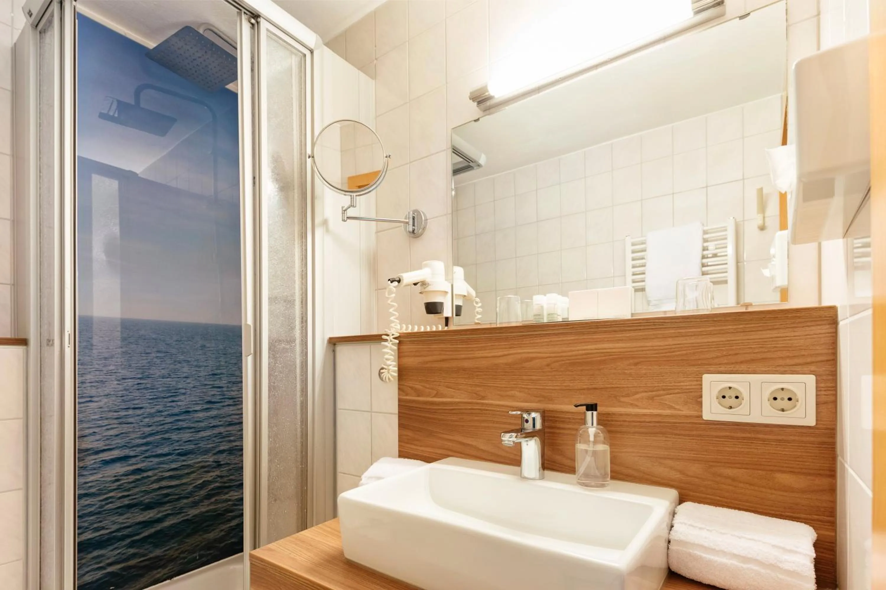 Shower in Hotel Rickmers' Insulaner