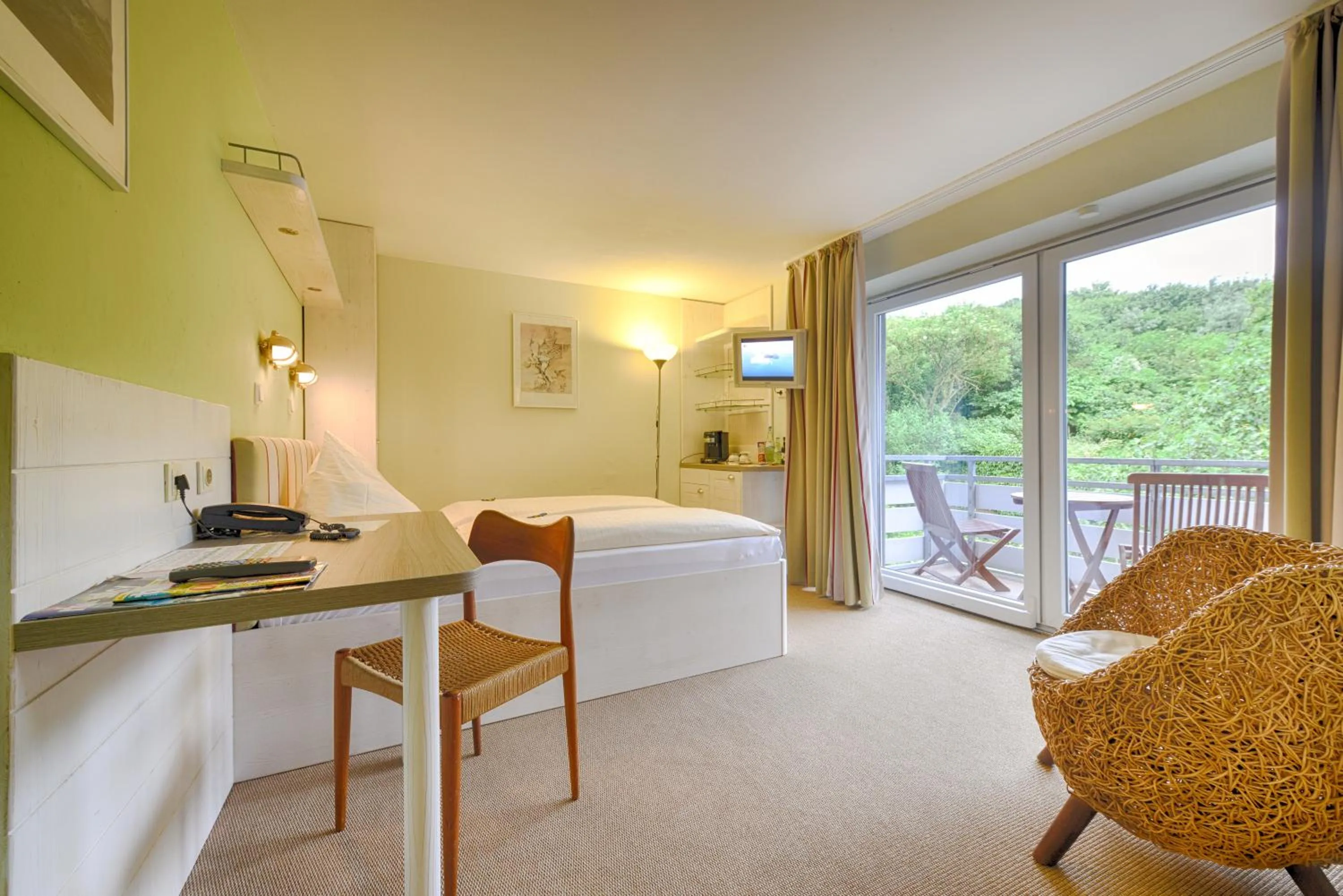 Photo of the whole room, Bed in Hotel Rickmers' Insulaner