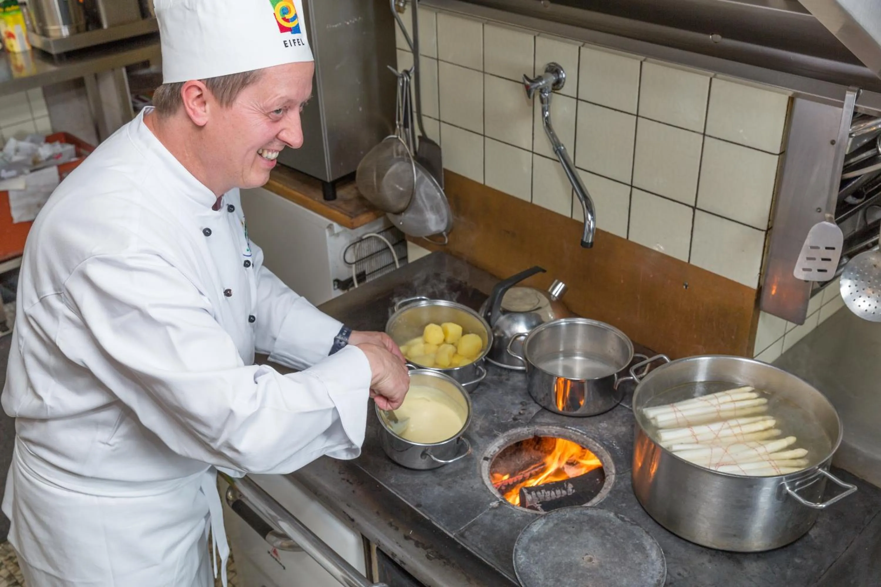 Kitchen or kitchenette in Eifel Hotel Schneider am Maar