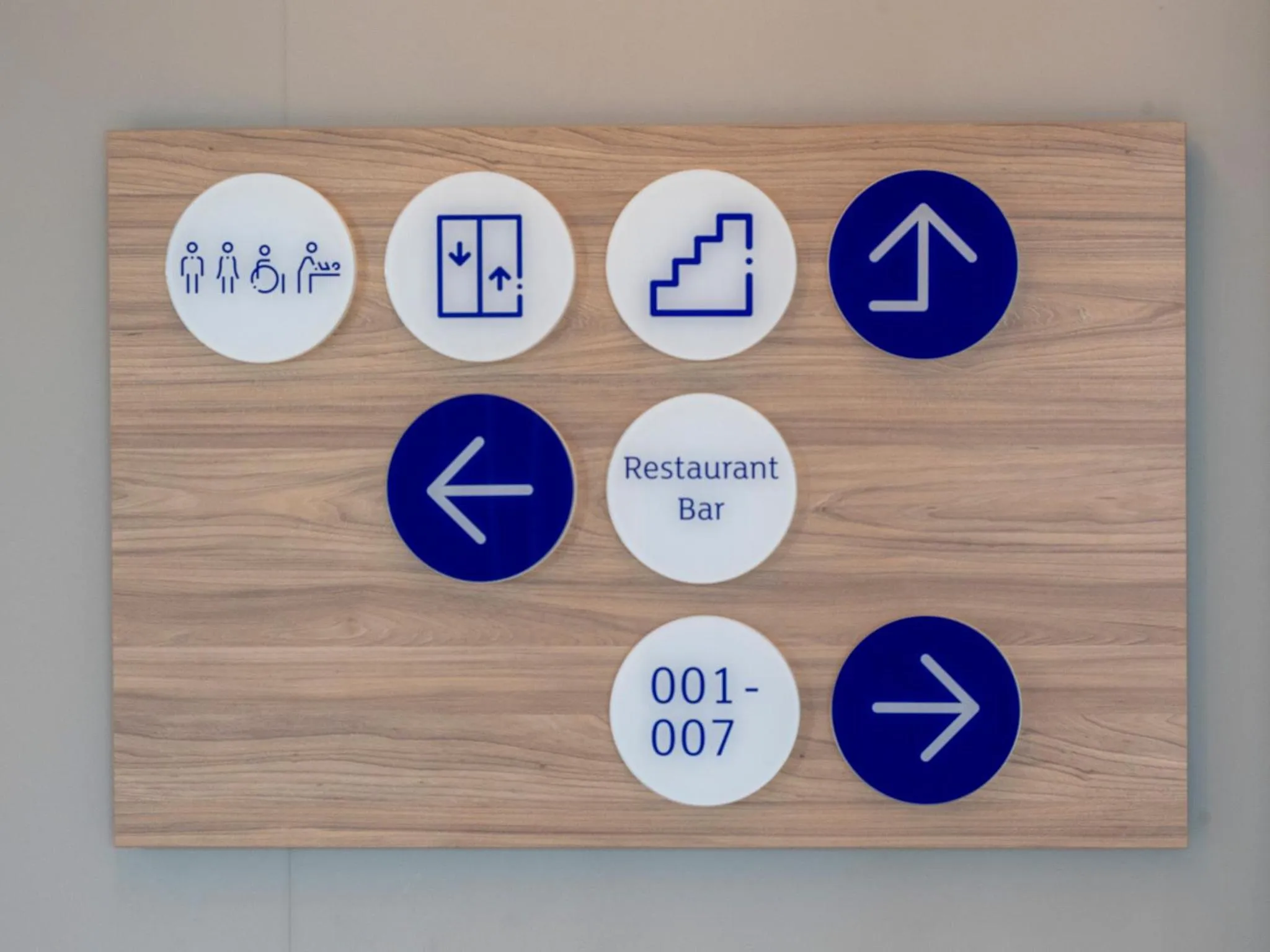 Lobby or reception in Holiday Inn Express Düsseldorf - Hauptbahnhof by IHG