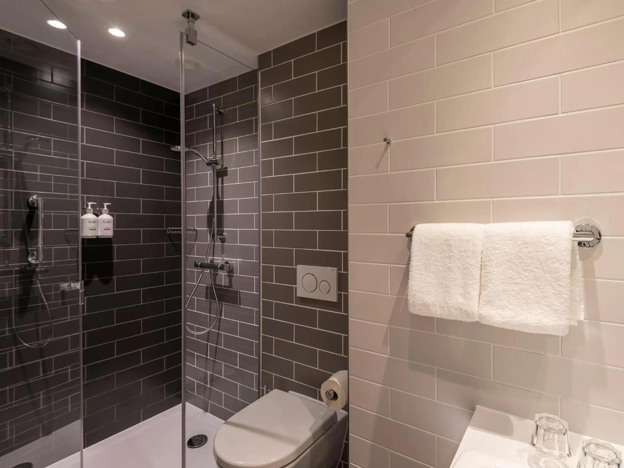 Bathroom in Holiday Inn Express Düsseldorf - Hauptbahnhof by IHG