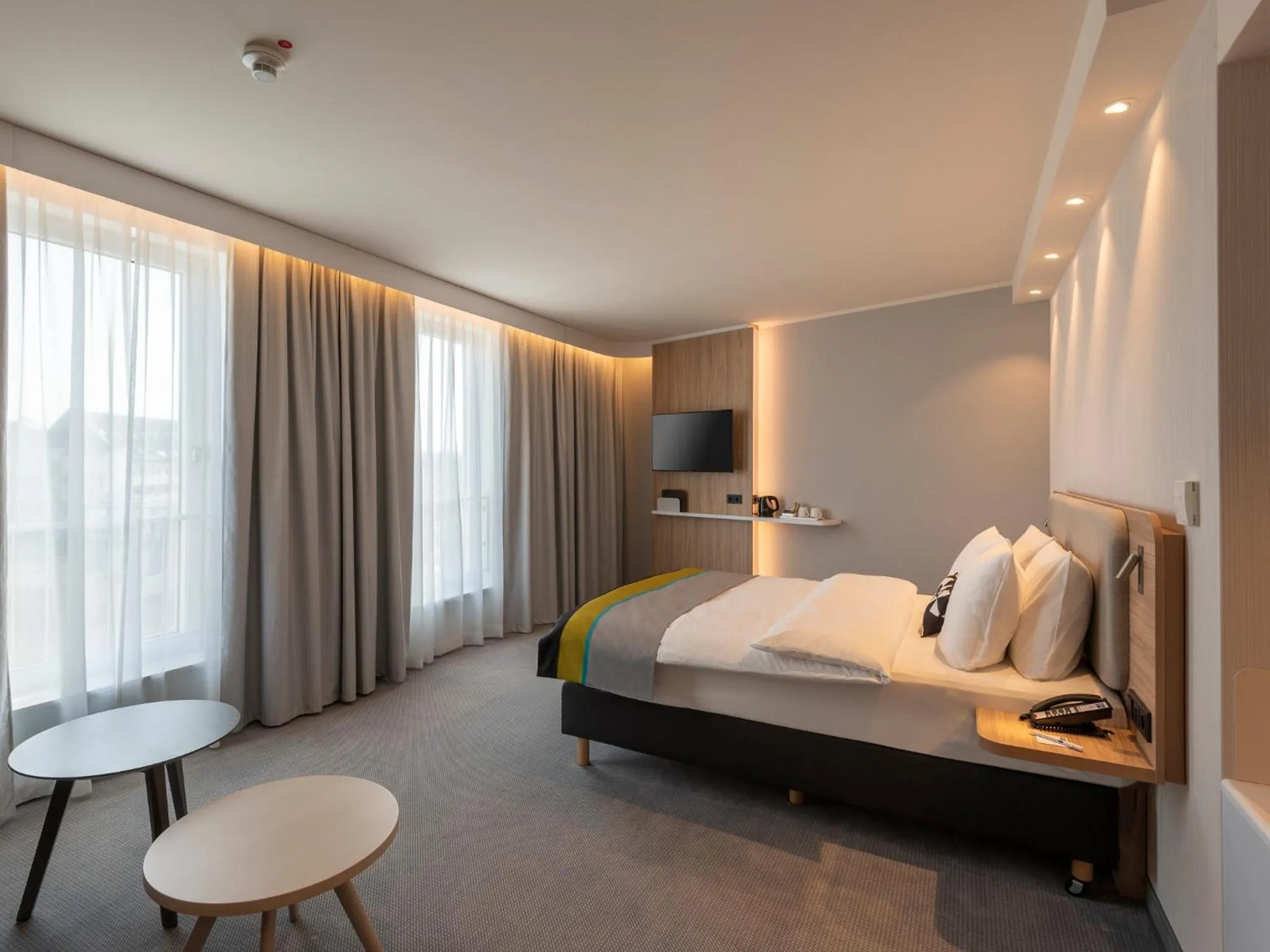 Photo of the whole room, Bed in Holiday Inn Express Düsseldorf - Hauptbahnhof by IHG
