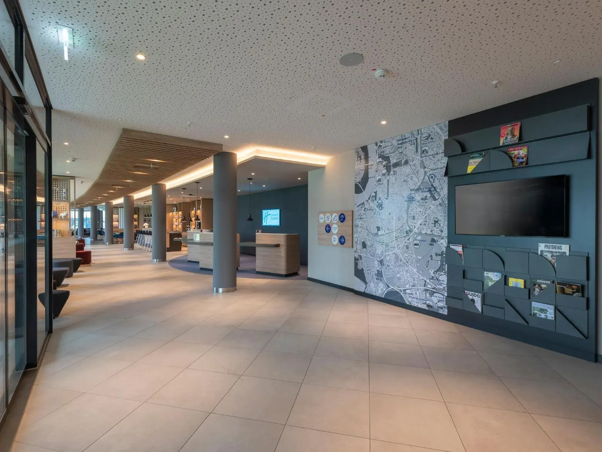 Facade/entrance in Holiday Inn Express Düsseldorf - Hauptbahnhof by IHG Facade/entrance in Holiday Inn Express Düsseldorf - Hauptbahnhof by IHG