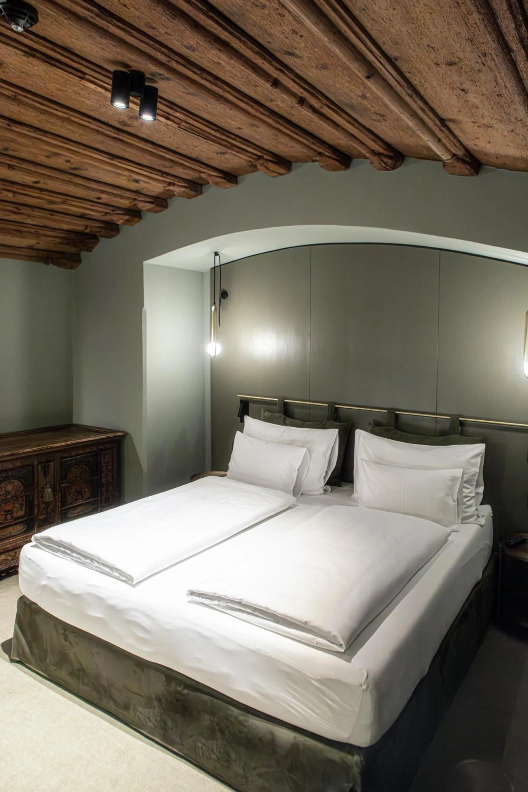 Bed in Altstadthotel Weisses Kreuz