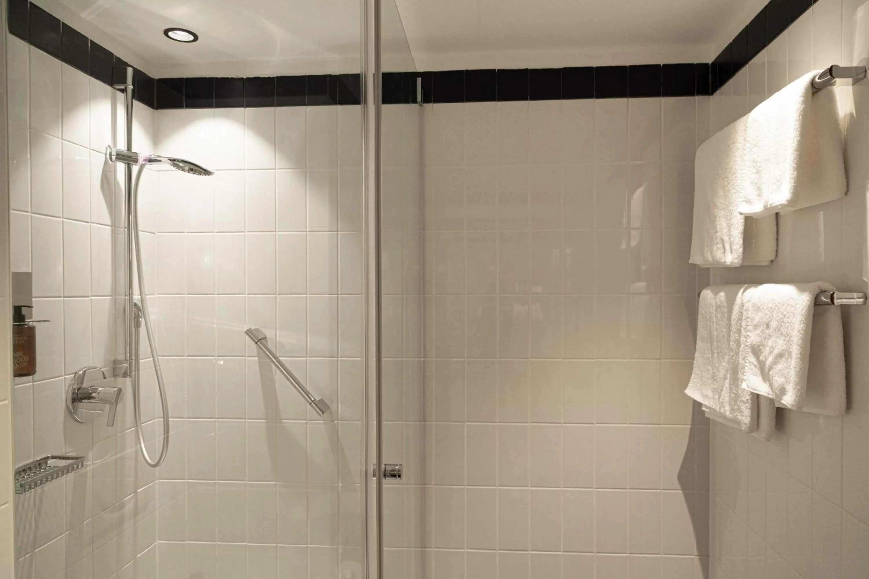 Bathroom in Altstadthotel Weisses Kreuz