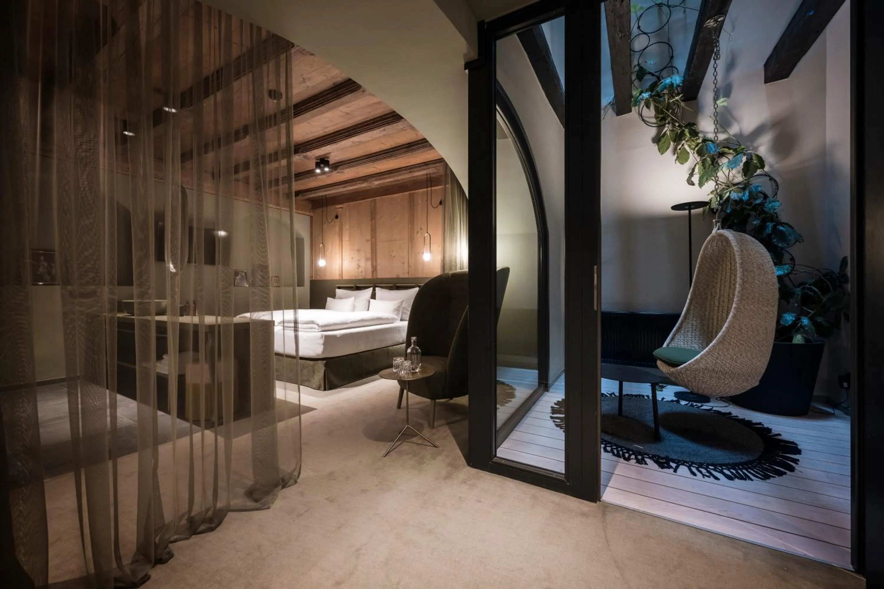 Patio, Bed in Altstadthotel Weisses Kreuz