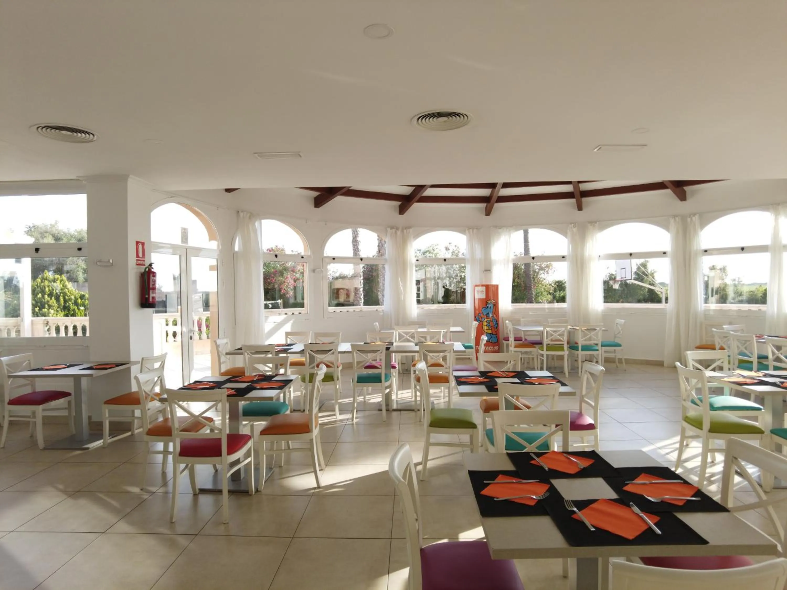 Restaurant/places to eat in Arenas de Son Bou