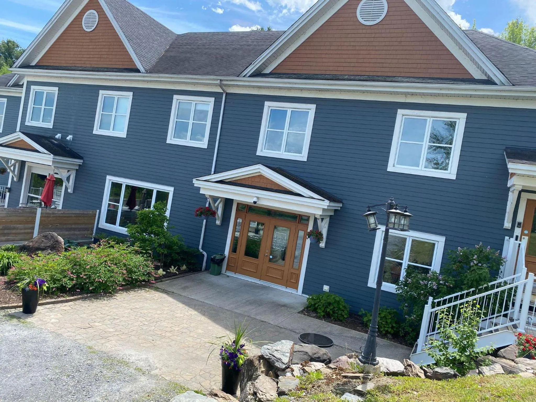 Property building in Au Sommet du Lac Magog