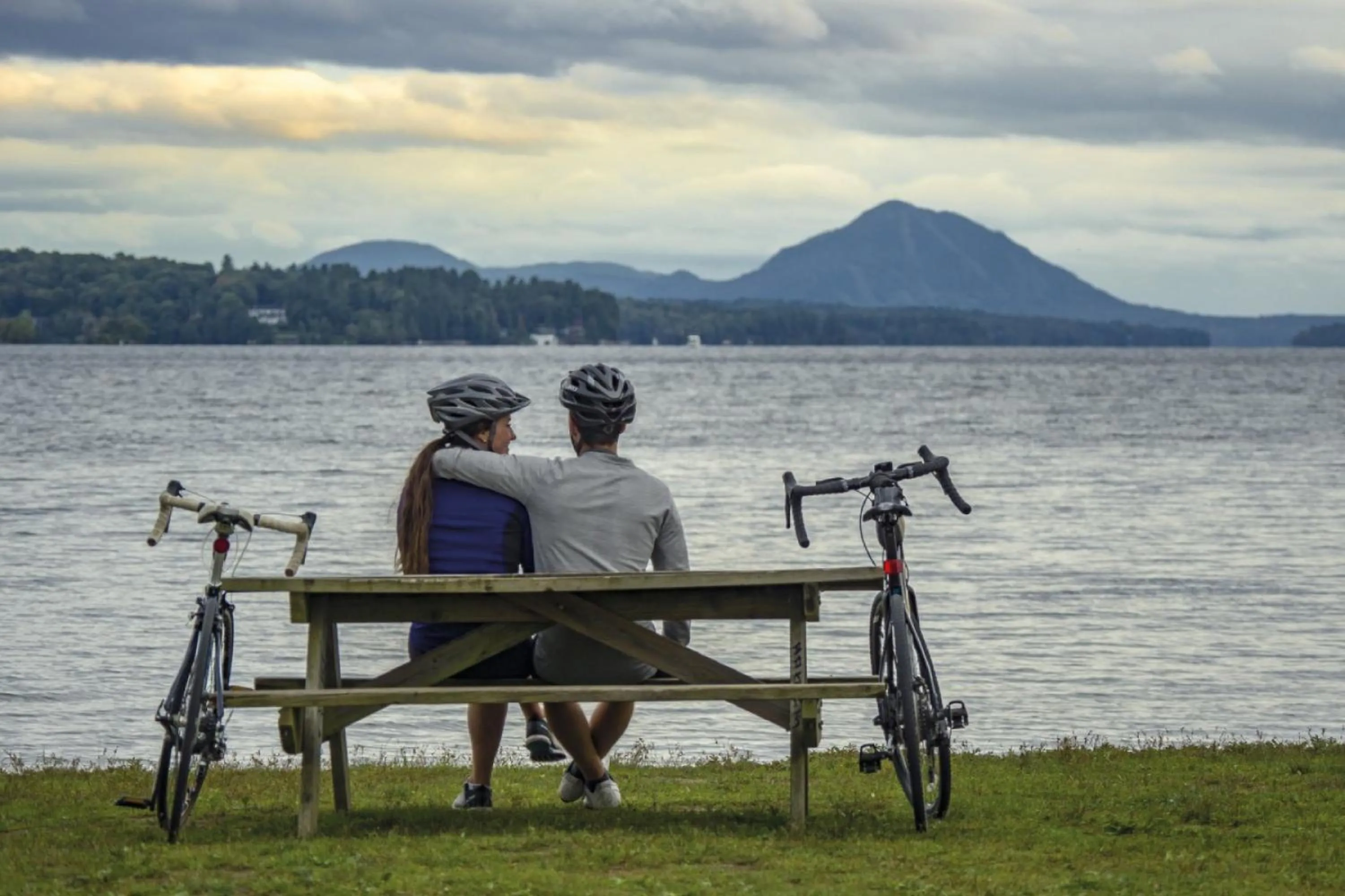 Cycling in Au Sommet du Lac Magog
