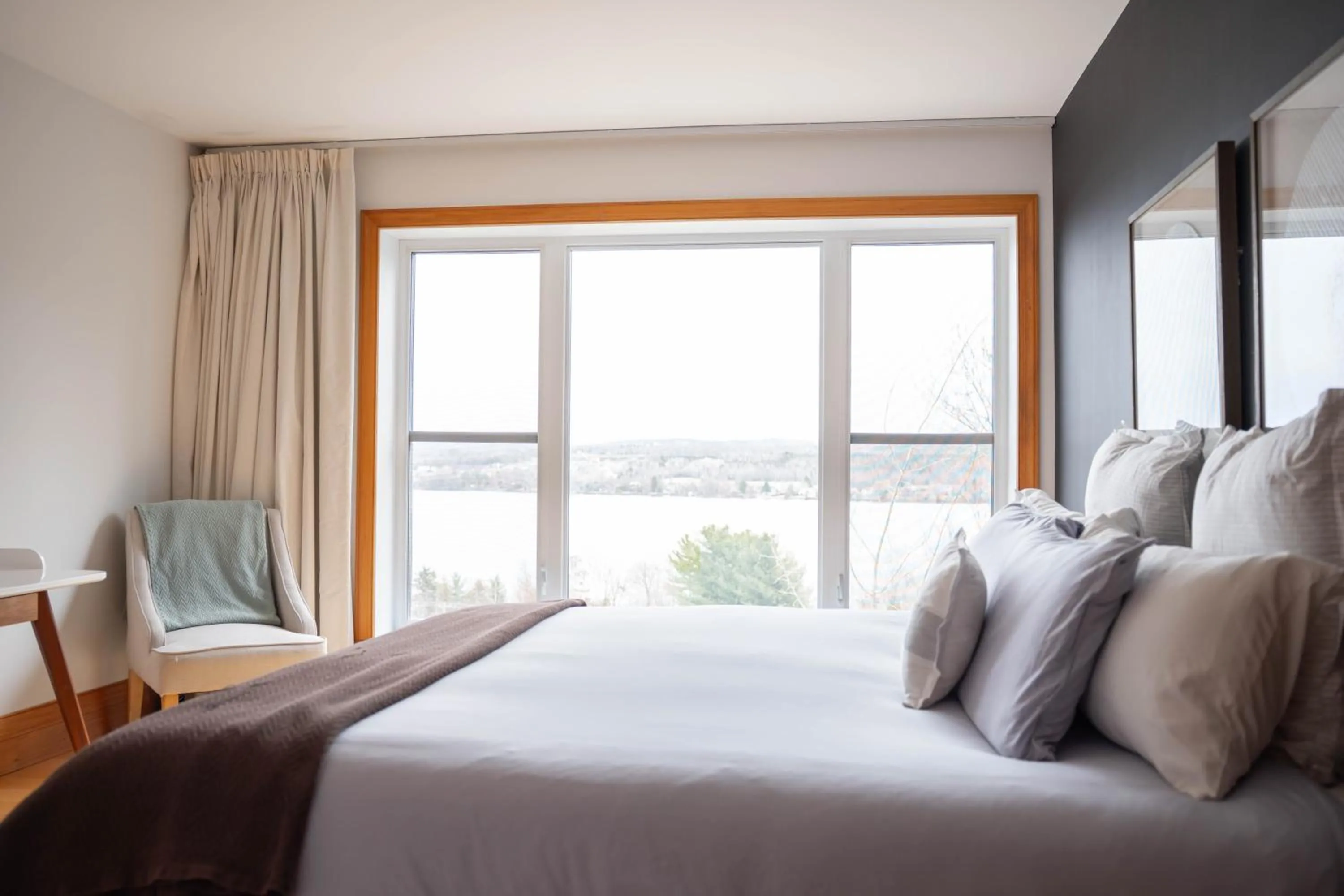 Bedroom, Bed in Au Sommet du Lac Magog