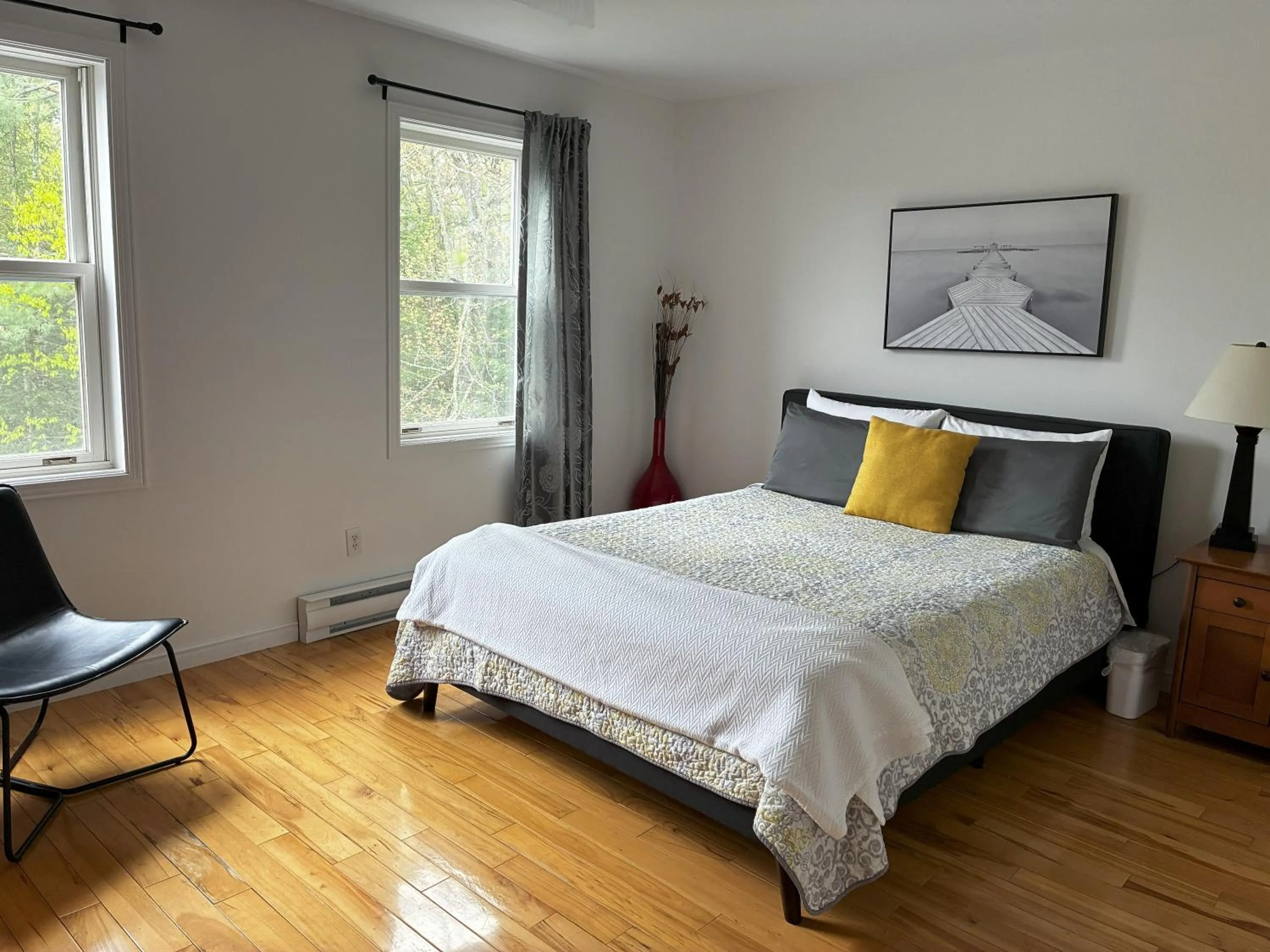 Bedroom, Bed in Au Sommet du Lac Magog
