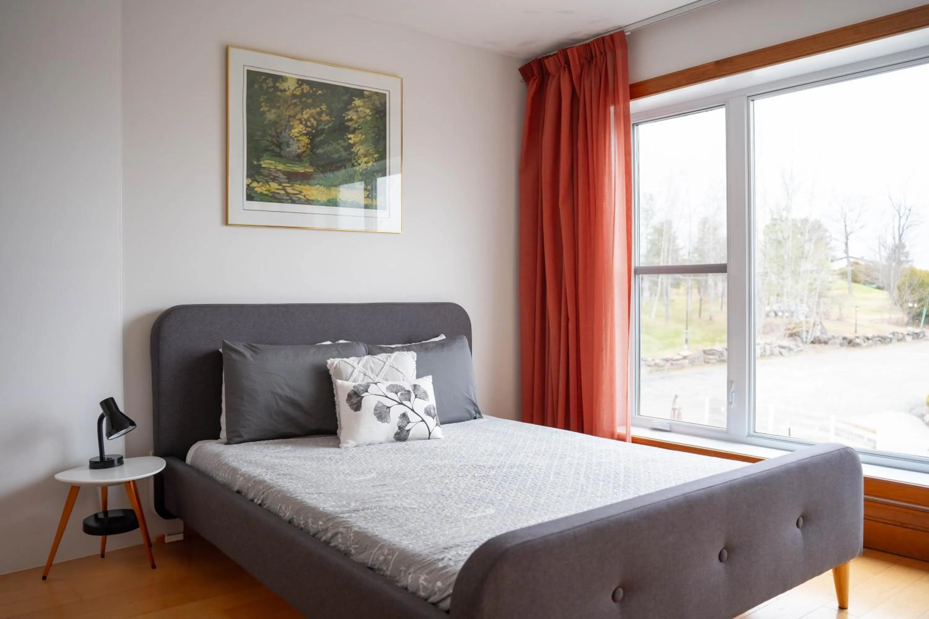 Bedroom, Bed in Au Sommet du Lac Magog