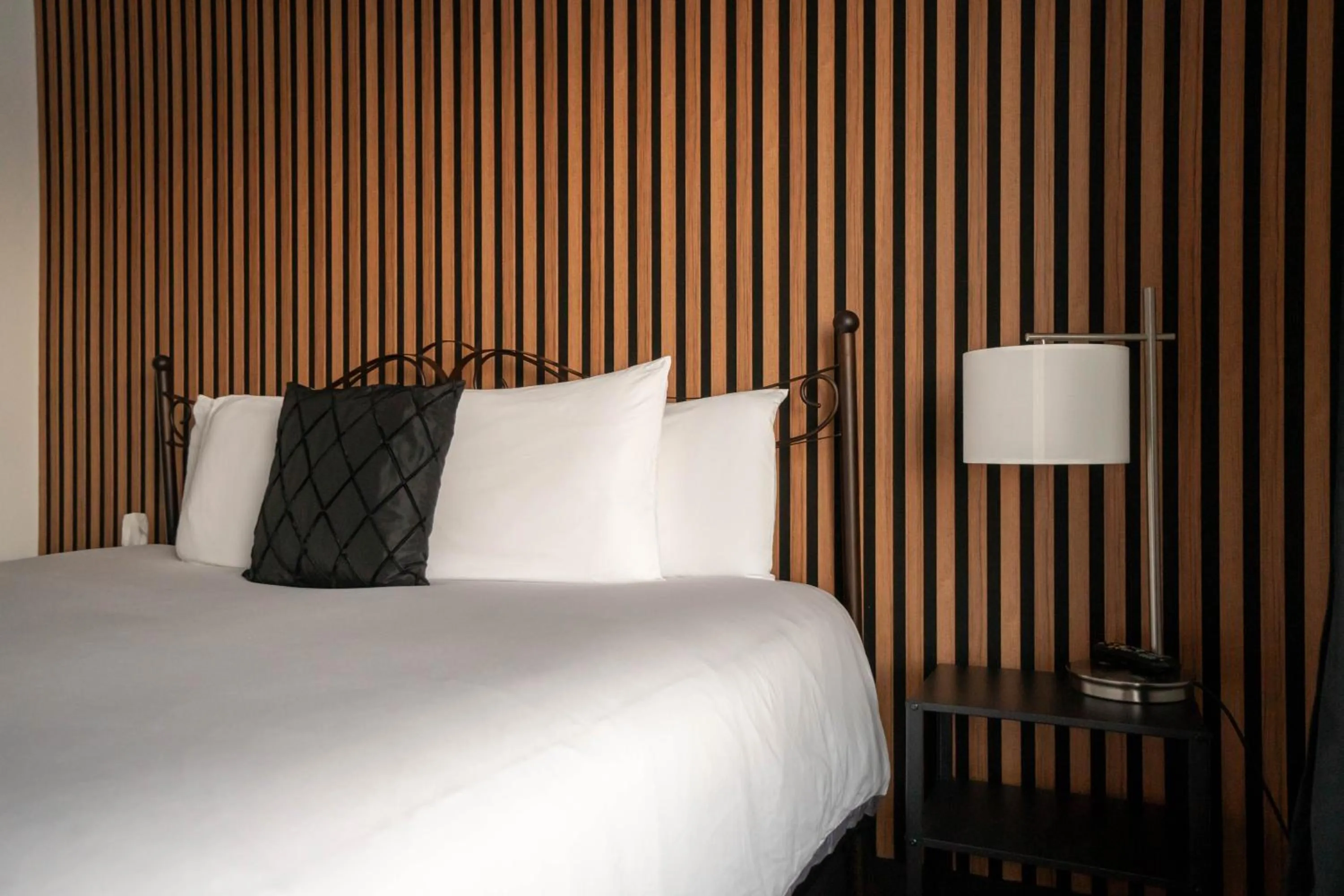 Bedroom, Bed in Au Sommet du Lac Magog