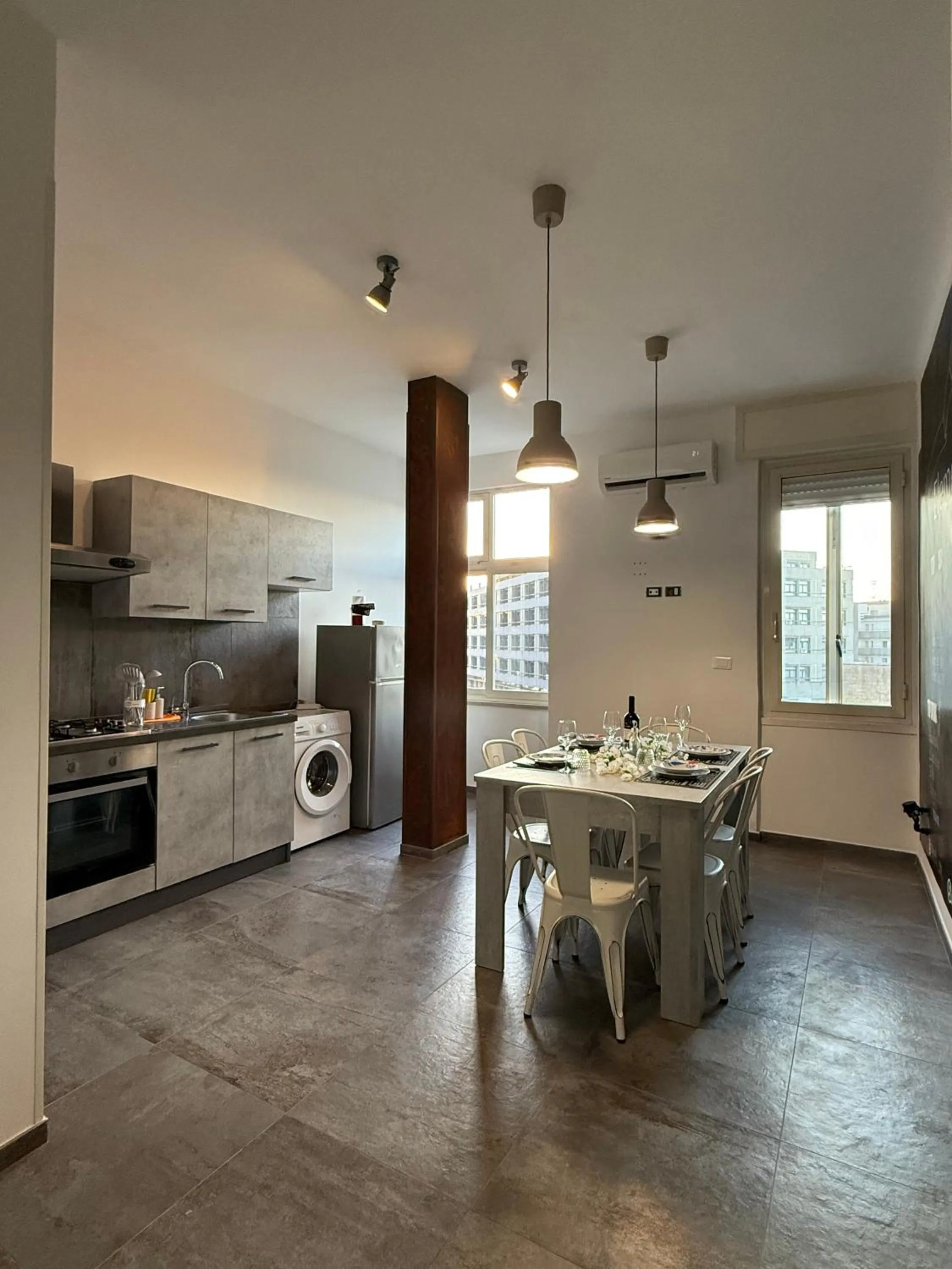 Dining area in Elements Rooms