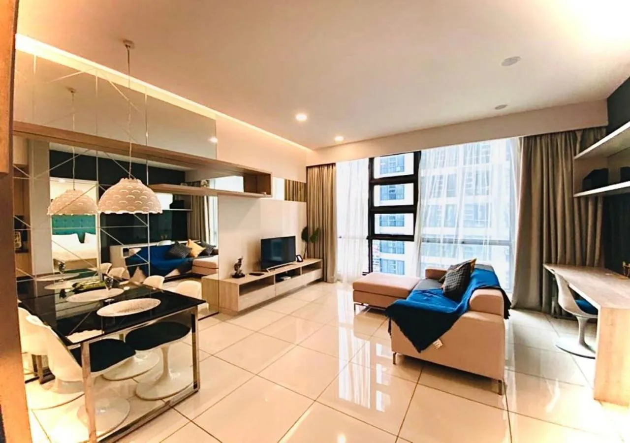 TV and multimedia in Robertson PanoramaKL Suites